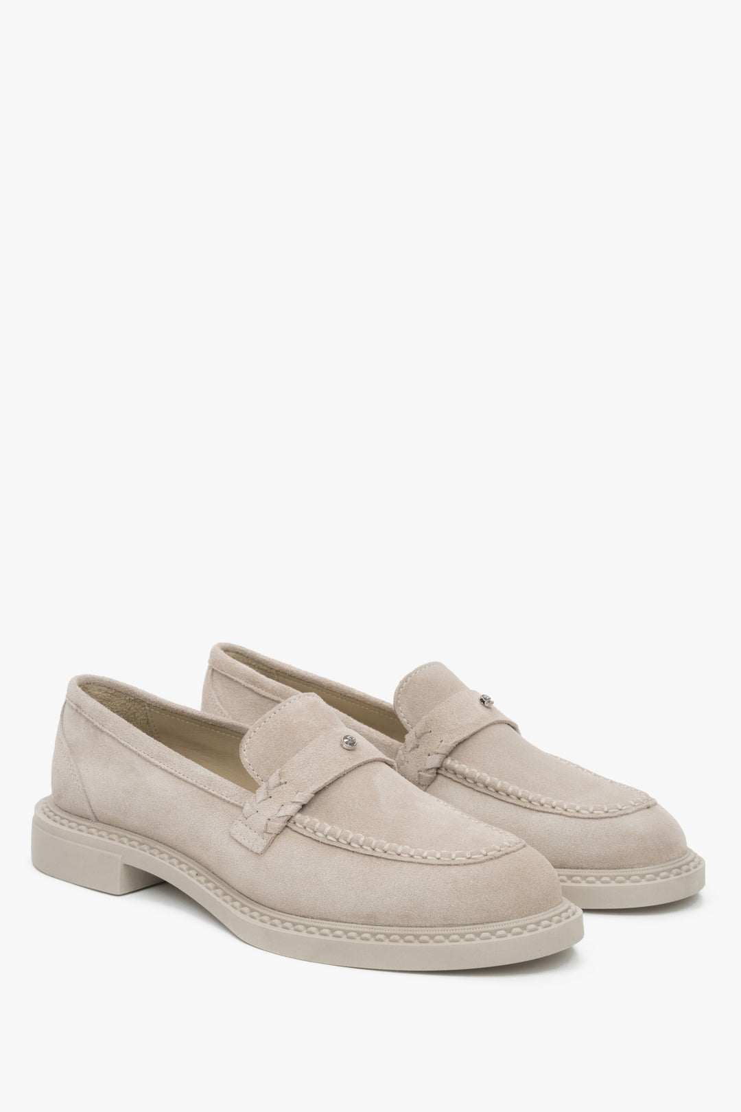 Jasnobeżowe loafersy damskie typu Penny z włoskiego weluru naturalnego Premium Estro ER00117003.