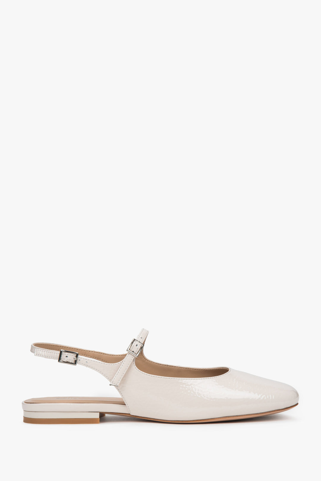 Jasnobeżowe sandały damskie na płaskim obcasie typy slingback Estro ER00117174.