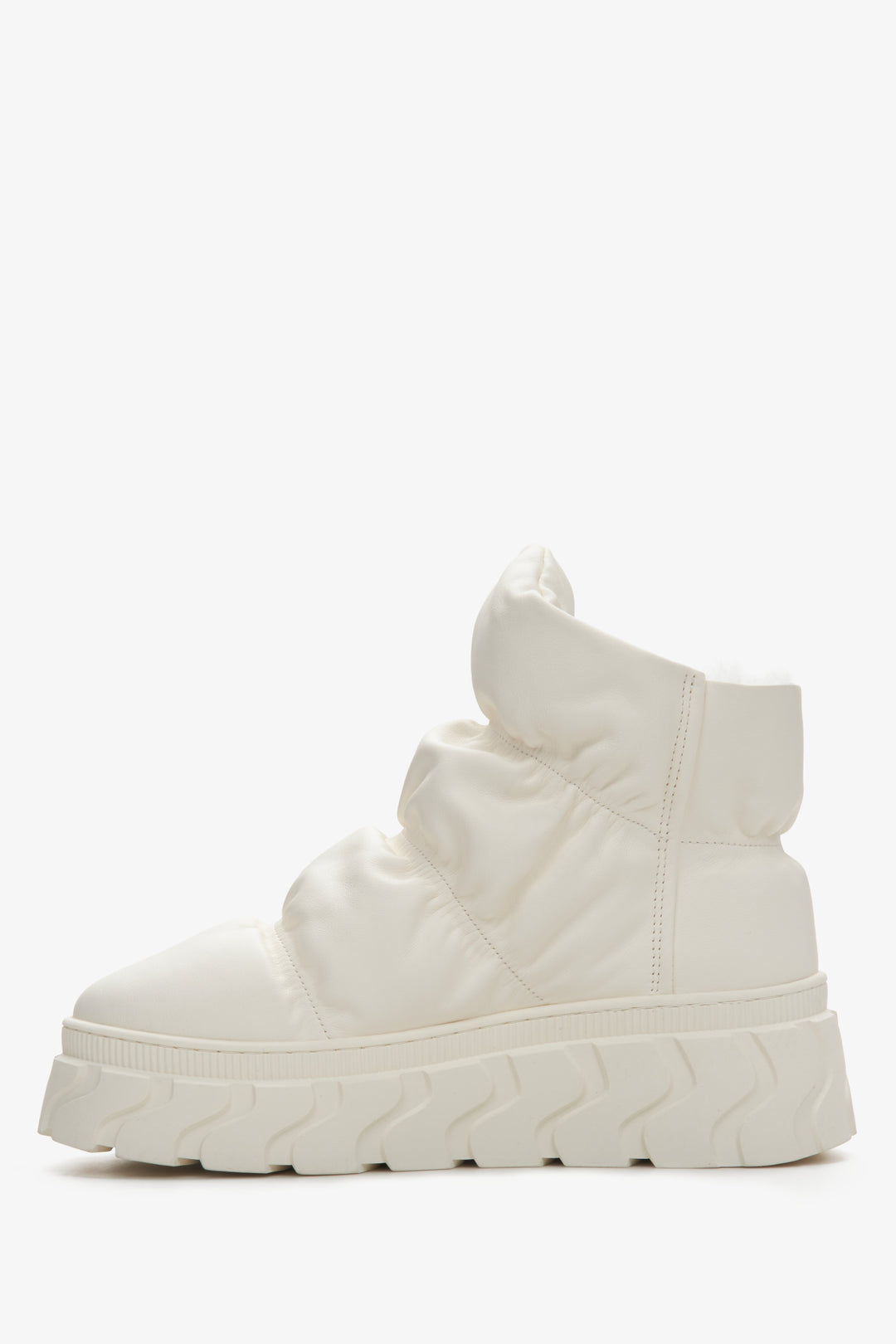 Damskie, skórzane śniegowce damskie Estro w kolorze jasnobeżowym - profil buta.