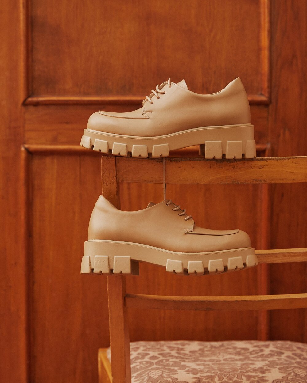 Brązowe półbuty damskie ze sznurowaniem ze skóry naturalnej Estro ER00112838