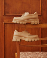 Brązowe półbuty damskie ze sznurowaniem ze skóry naturalnej Estro ER00112838