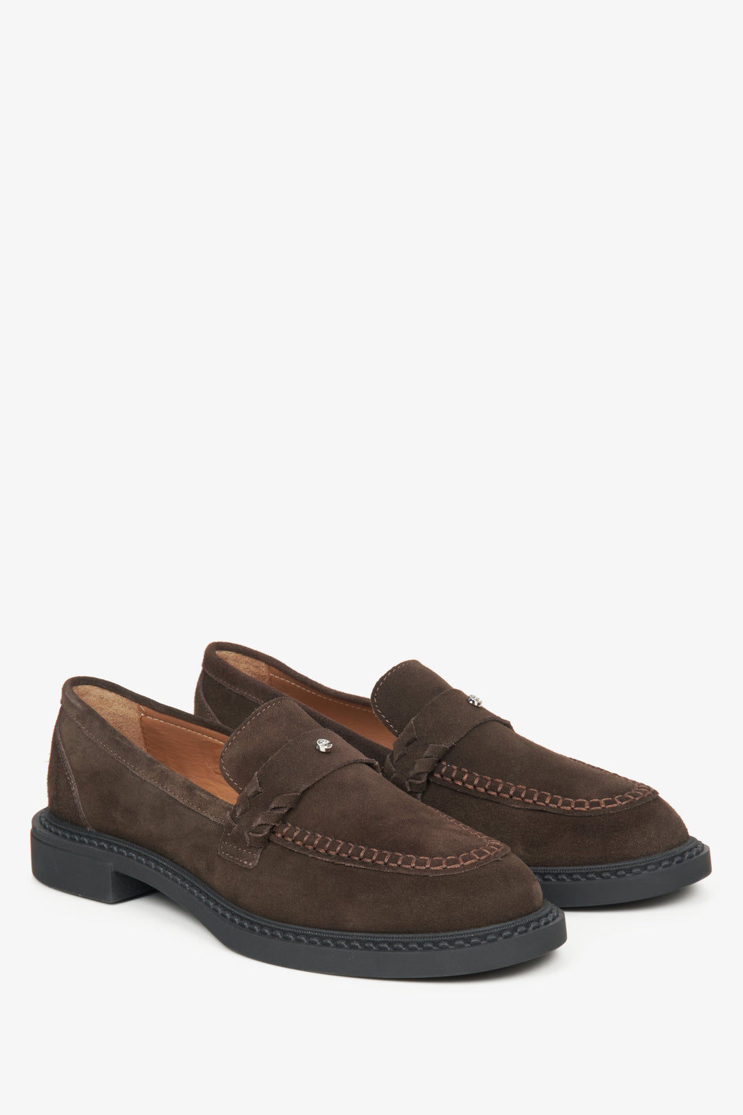 Brązowe loafersy damskie Estro.