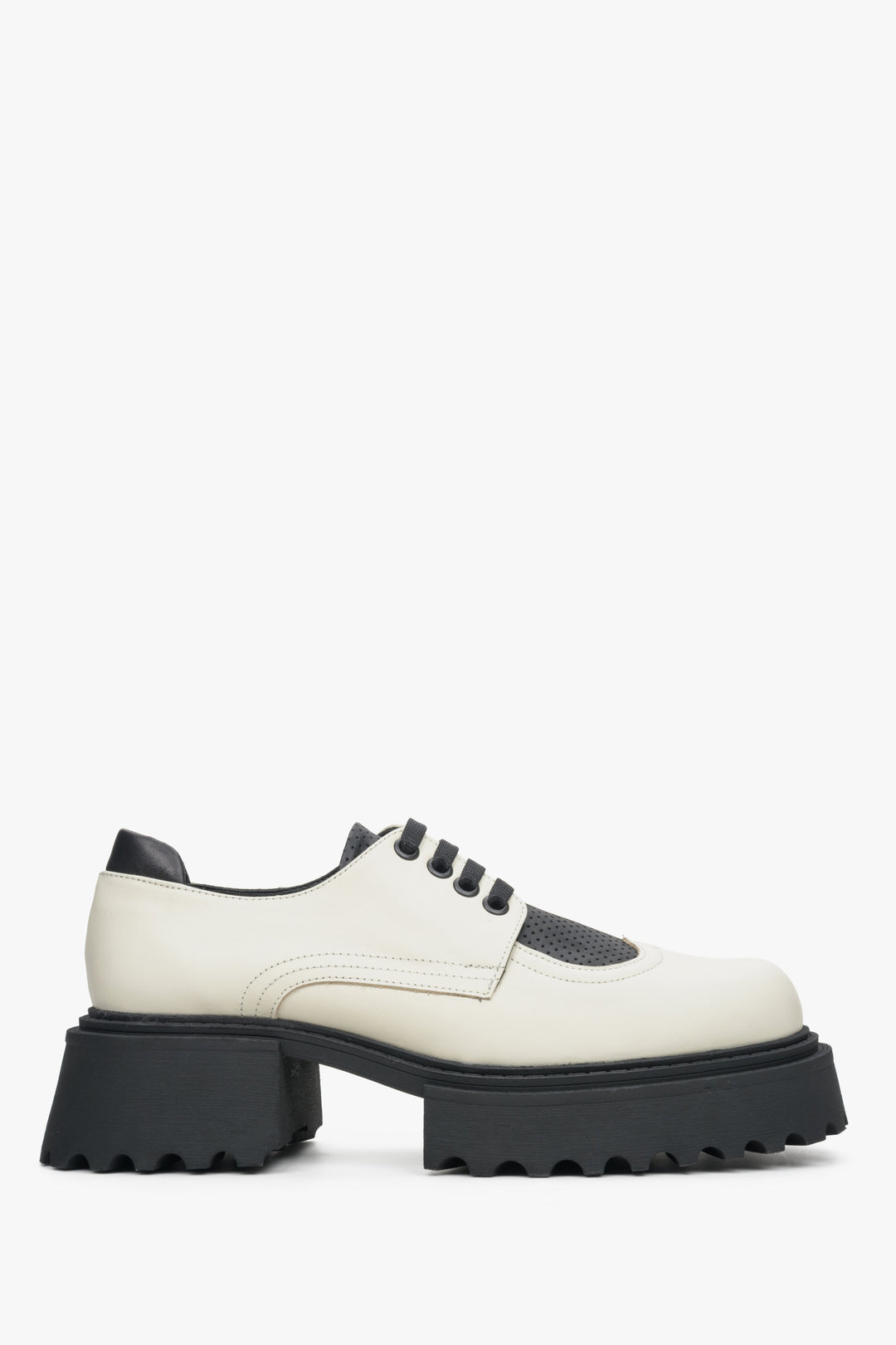 Beżowo-czarne półbuty damskie ze skóry naturalnej na masywnej podeszwie Estro ER00113785