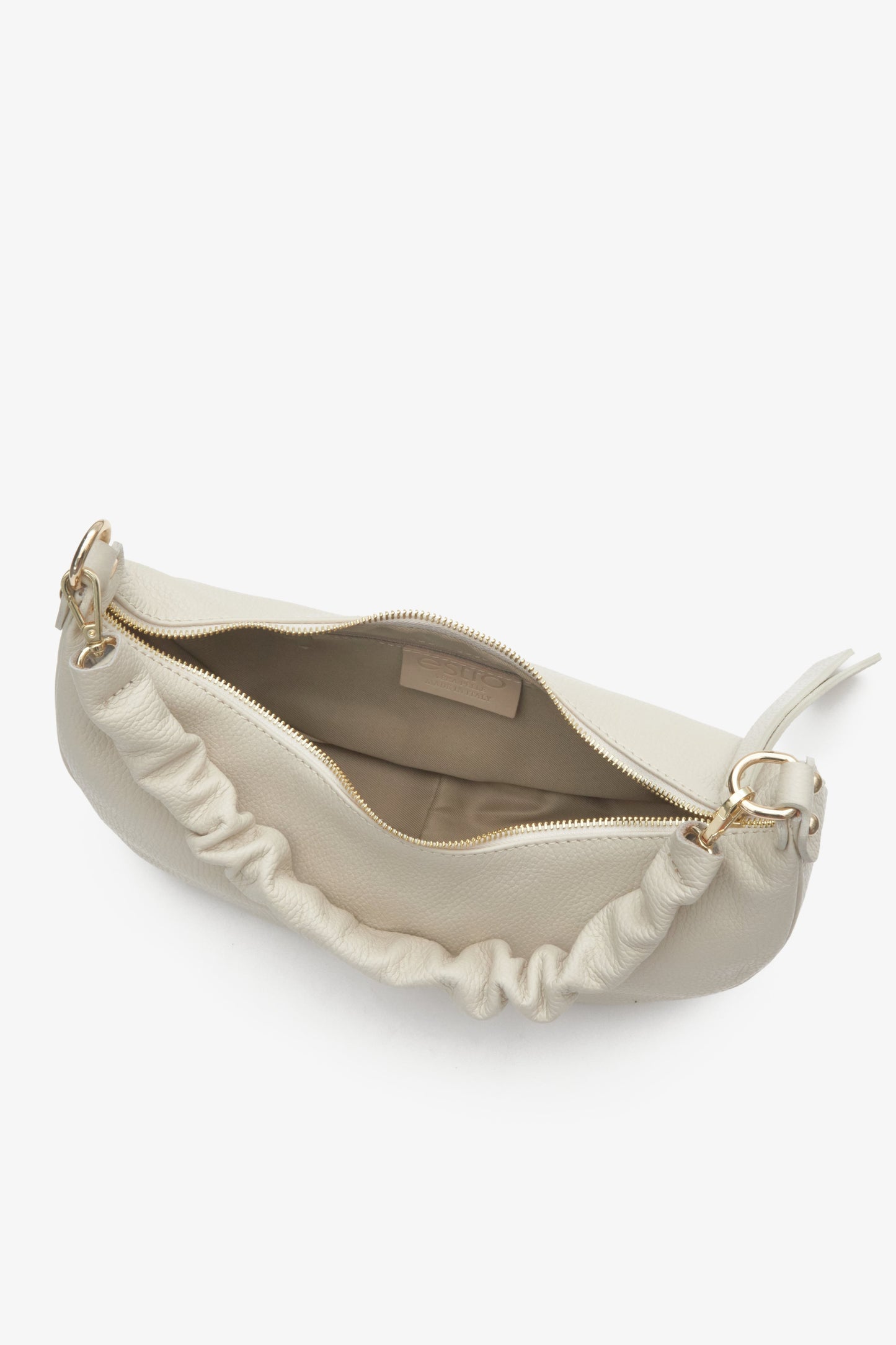 Jasnobeżowa, skórzana torebka damska Estro, model bagietki - zbliżenie na wnętrze modelu.