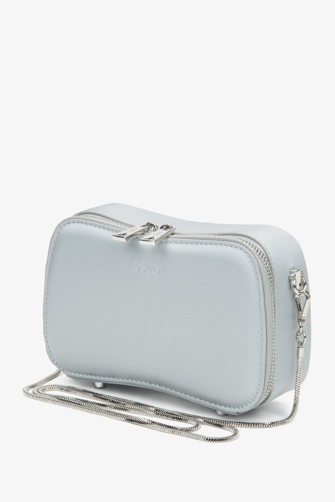 Elegancka mała srebrna torebka damska Estro na łańcuszku.