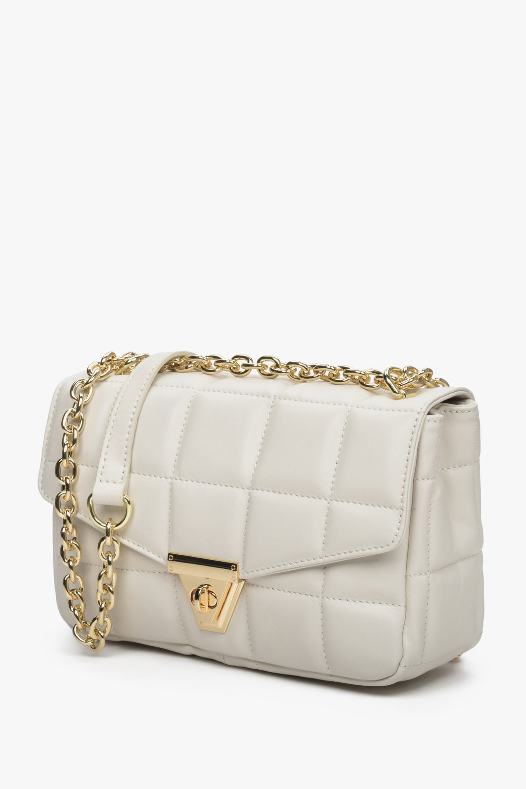 Beżowa skórzana torebka damska z łańcuszkiem i pikowaniem Estro ER00111575