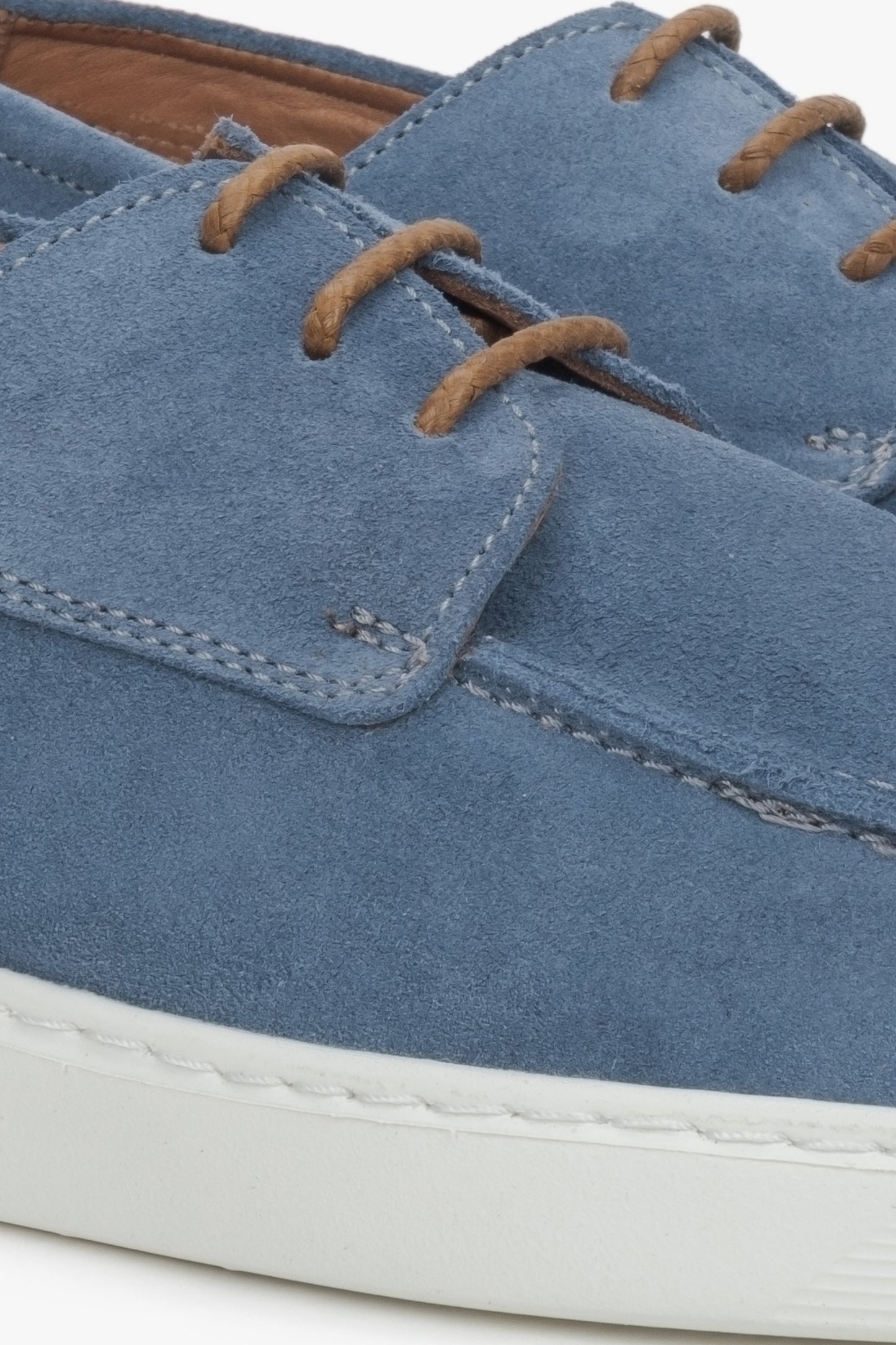 Eleganckie męskie półbuty typu derby w kolorze niebieskim.