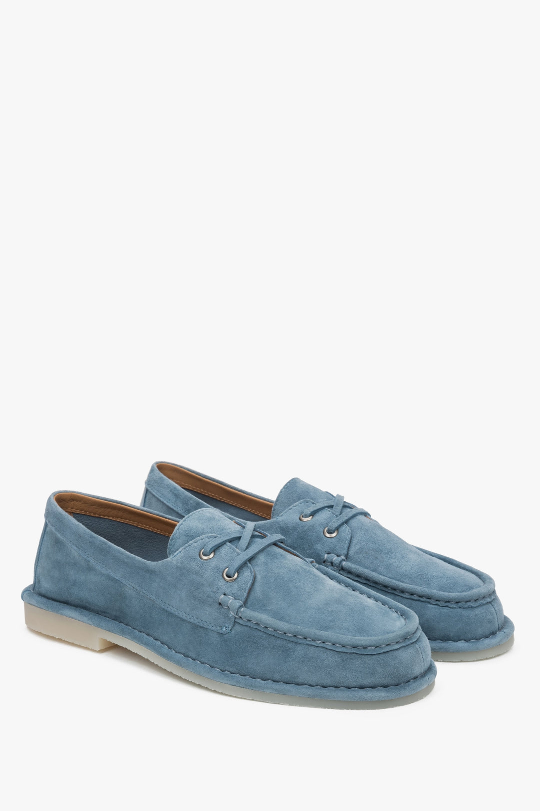 Eleganckie niebieskie sznurowane loafersy damskie Estro, wykonane z miękkiego weluru, w marynistycznym stylu żeglarskim.