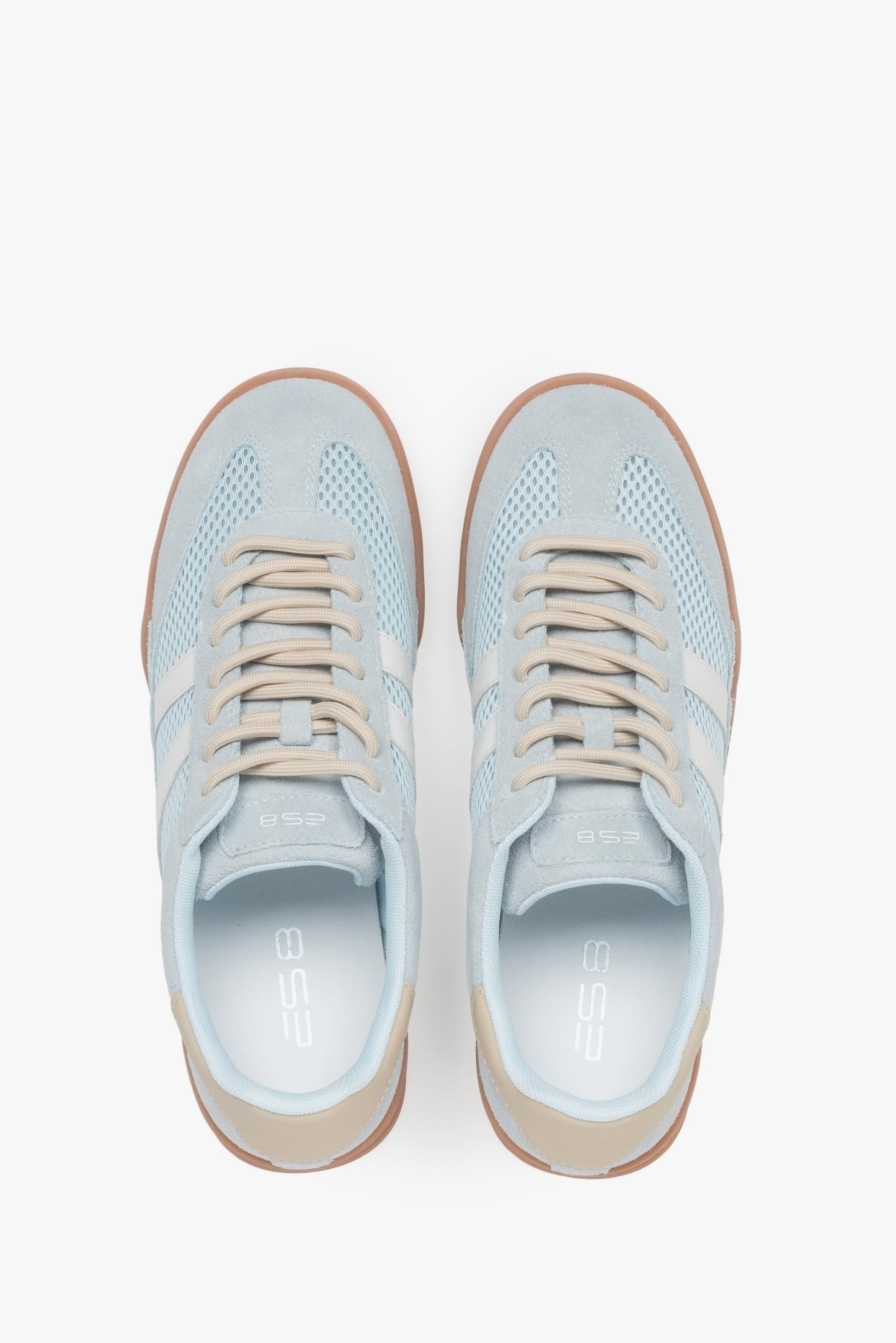 Lekkie niebieskie trampki damskie z siateczki i weluru - prezentacja z góry.