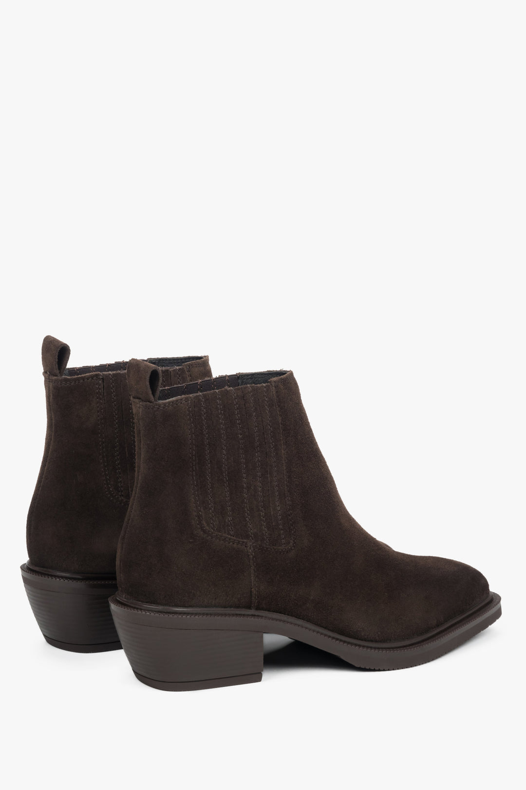 Ciemnobrązowe, welurowe kowbojki damskie za kostkę.