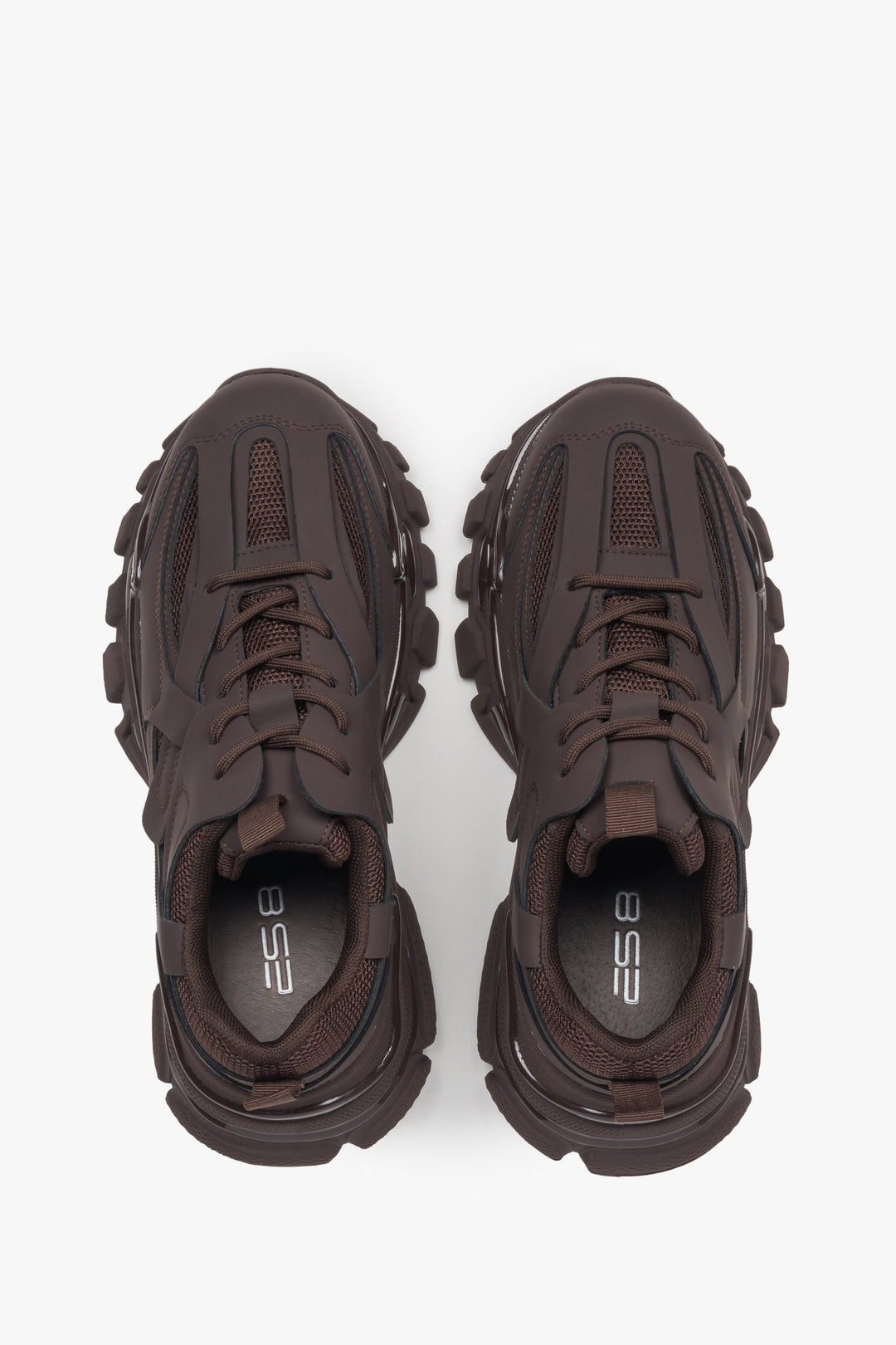 Sneakersy damskie ciemnobrązowe ES8 ze sznurowaniem na wiosnę i jesień - prezentacja obuwia z góry.