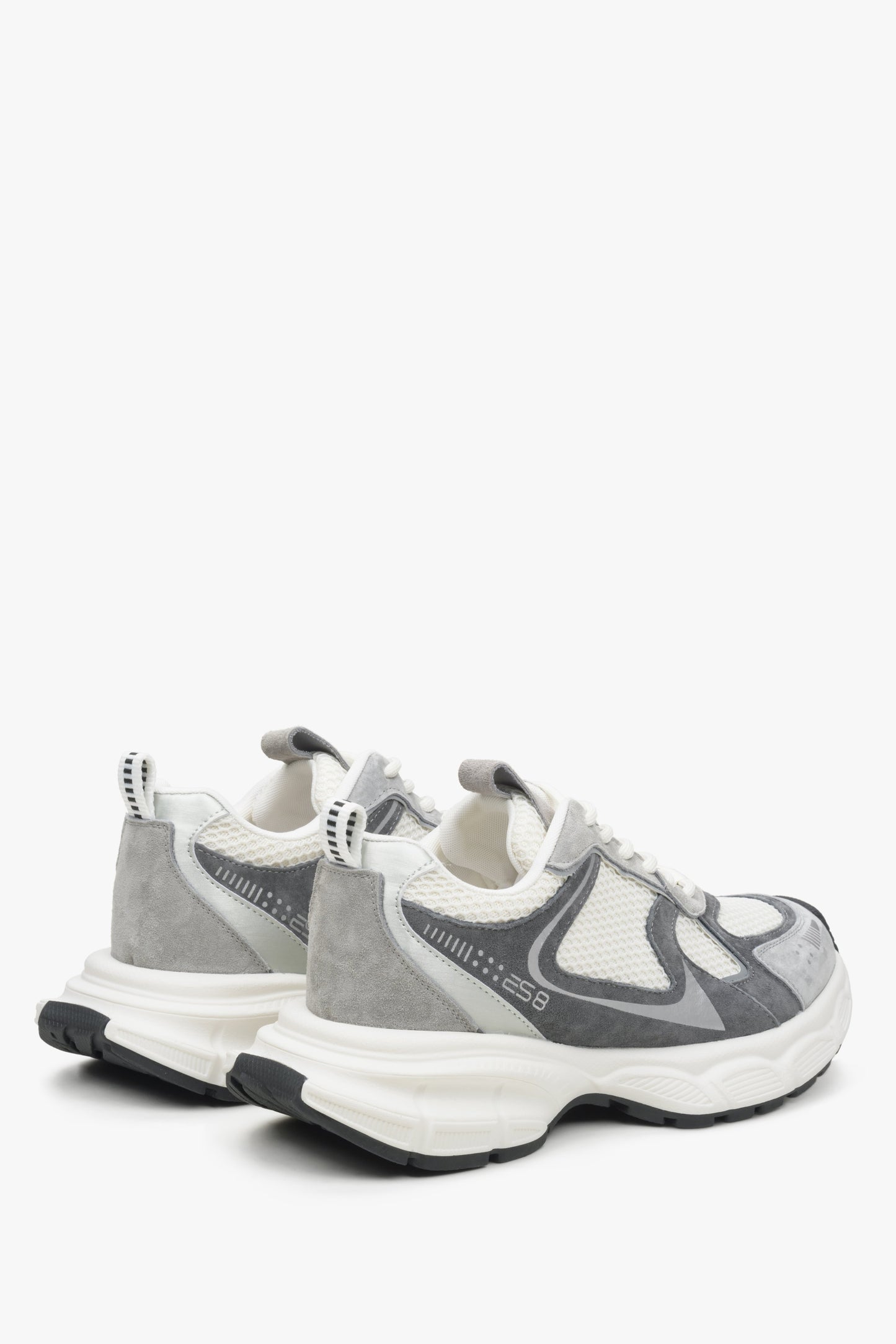Sneakersy damskie szaro-białe ES 8  - zbliżenie na linię boczną i zapiętek.