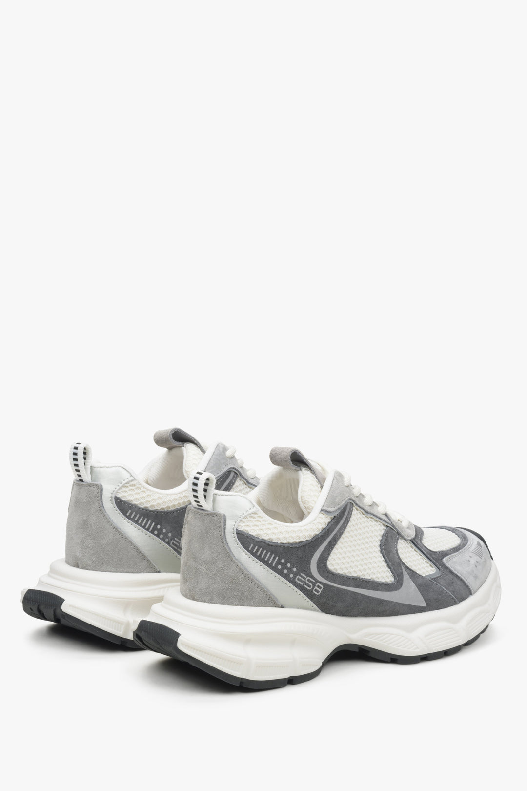 Sneakersy damskie szaro-białe ES 8  - zbliżenie na linię boczną i zapiętek.