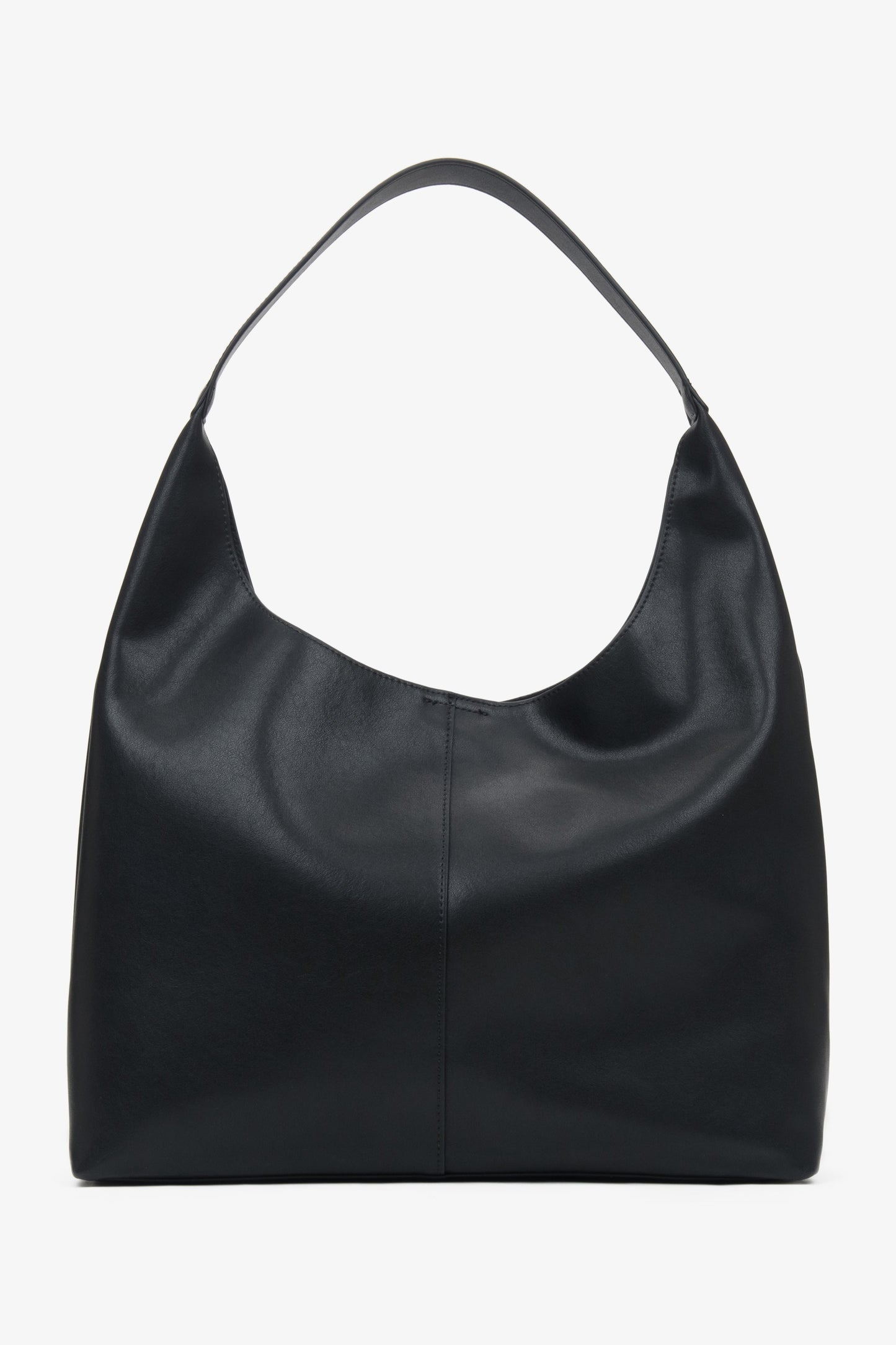 Duża czarna shopperka damska Estr,o wykonana ze skóry naturalnej, bez problemu pomieści wszystkie potrzebne rzeczy.