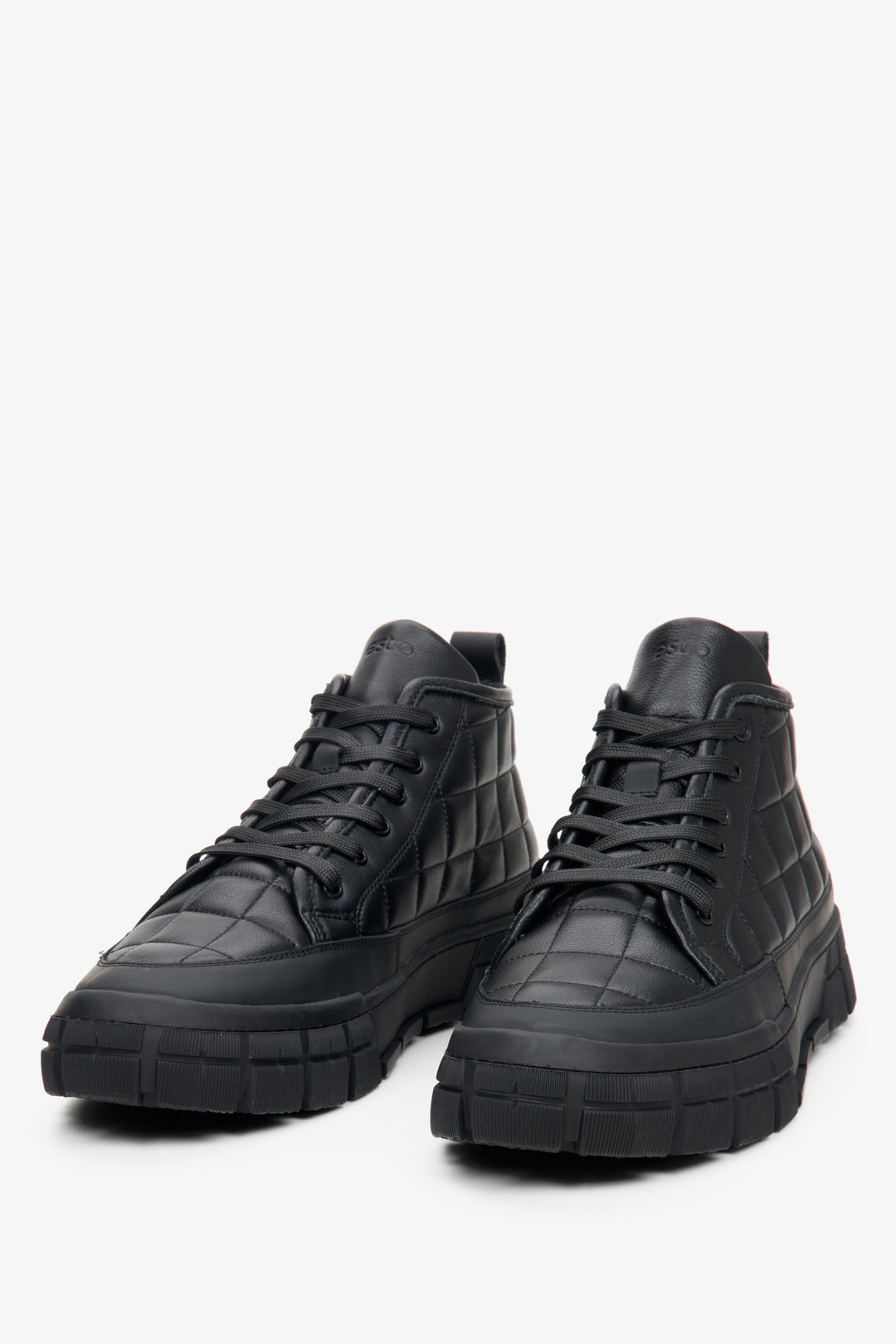 Wysokie botki męskie ze sznurowaniem na zimę ze skóry naturalnej w kolorze czarnym marki Estro.