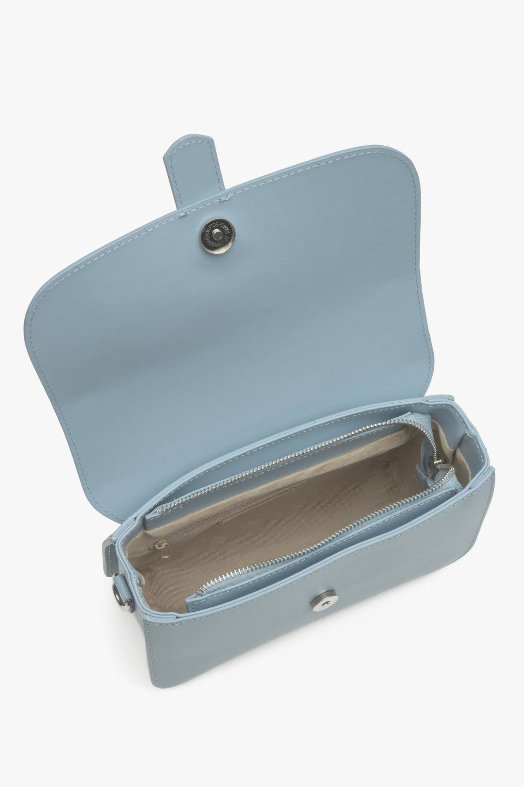 Damska niebieska torebka skórzana Estro - prezentacja wnętrza modelu.