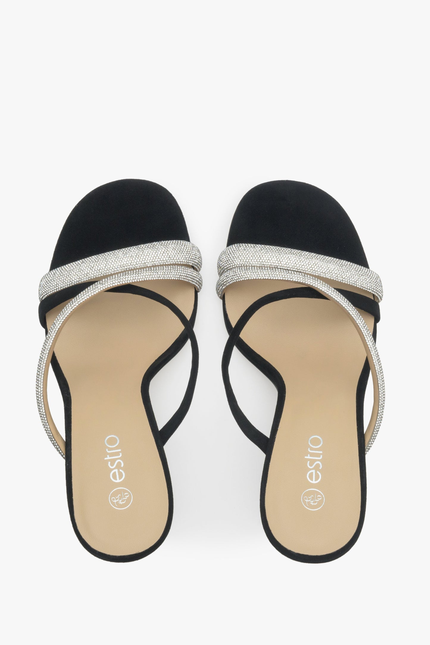 Czarne, welurowe klapki damskie na obcasie z cyrkoniami Estro - prezentacja modelu z góry.