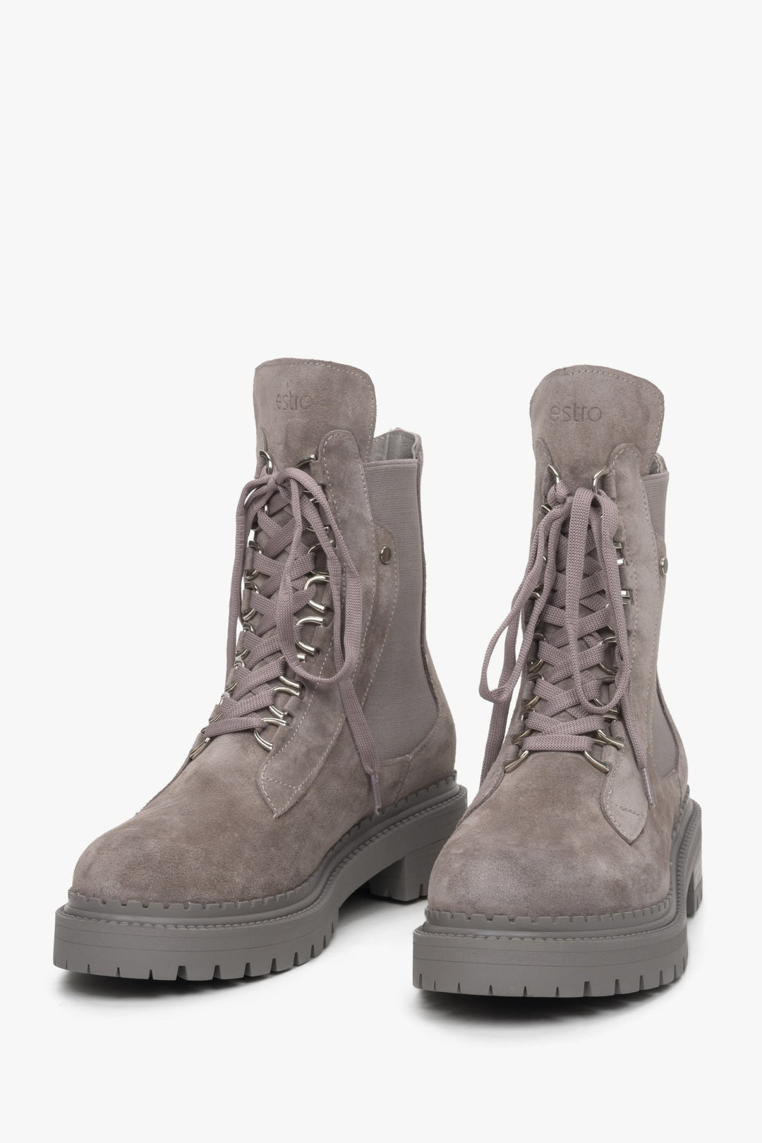Szare sznurowane botki damskie.