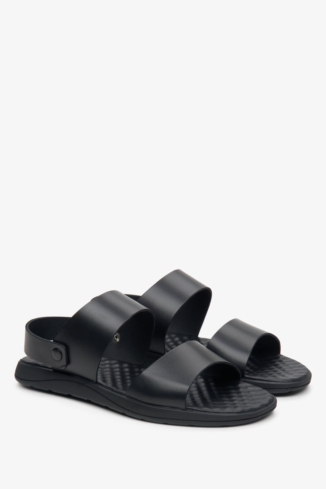 Skórzane, czarne sandały męskie Estro z grubych pasków - prezentacja profilu butów.