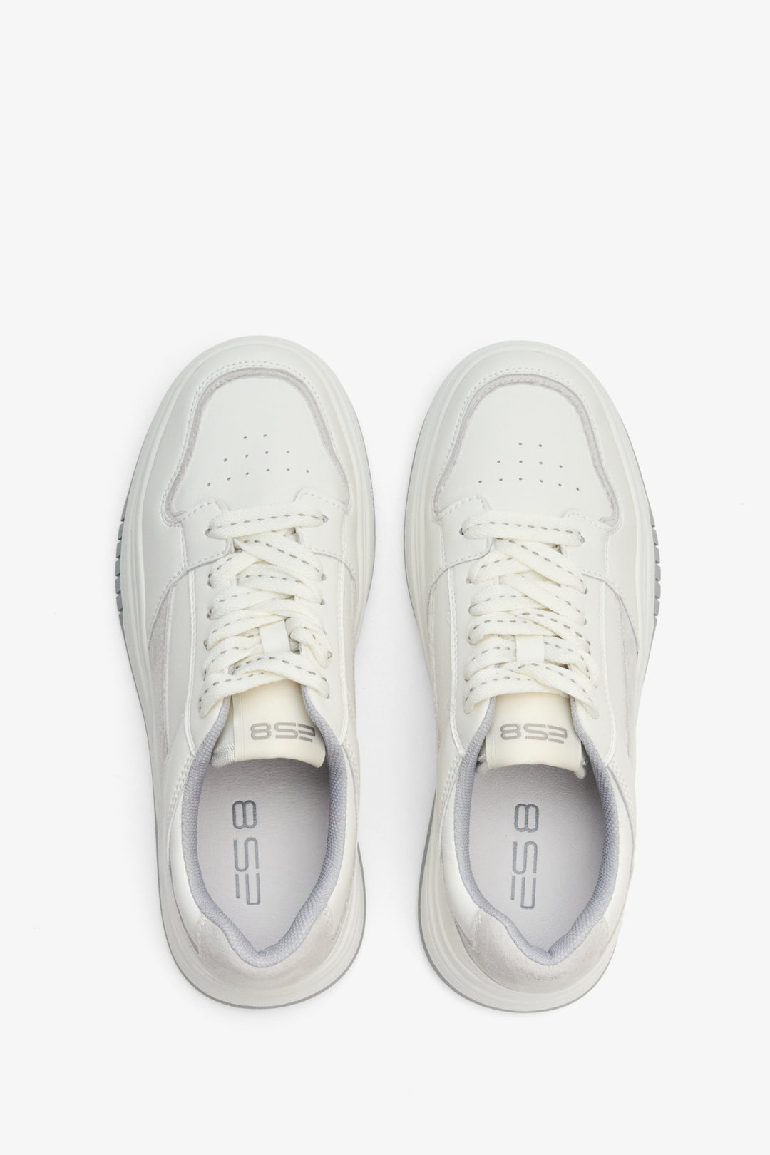 Damskie, skórzane sneakersy z linii sportowej ES 8 w kolorze biało-szarym - prezentacja obuwia z góry.
