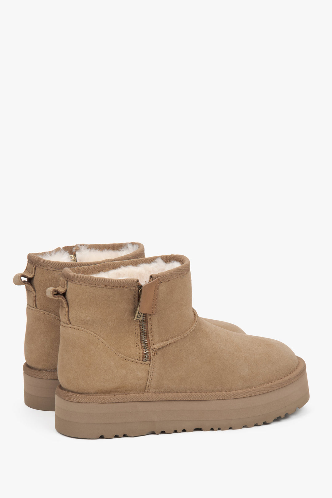 Beżowe śniegowce welurowe damskie z futerkiem.