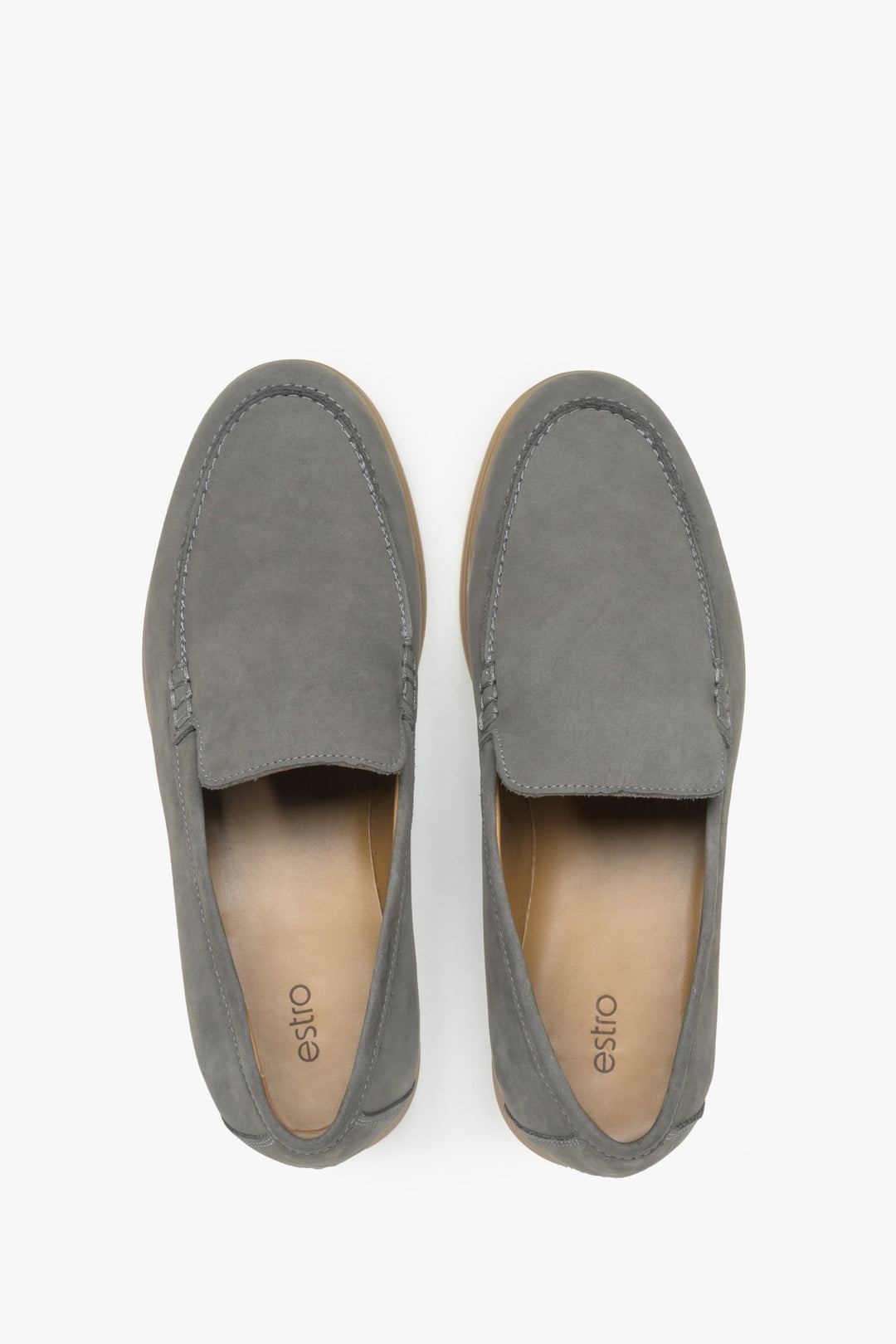 Włoskie loafersy męskie marki Estro w odcieniu szarości - idealne na co dzień, wykonane z miękkiego i trwałego nubuku naturalnego.