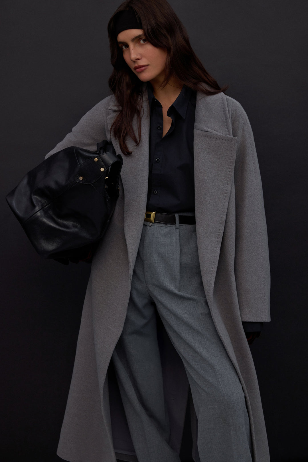 Szary płaszcz damski do kostek z wełną i szerokim kołnierzem Estro ER00117898.