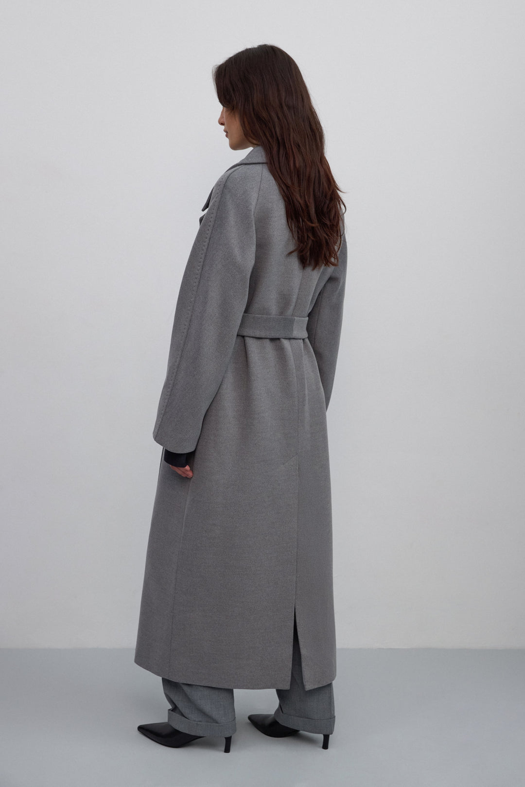 Szary płaszcz damski do kostek Estro ER00117898.