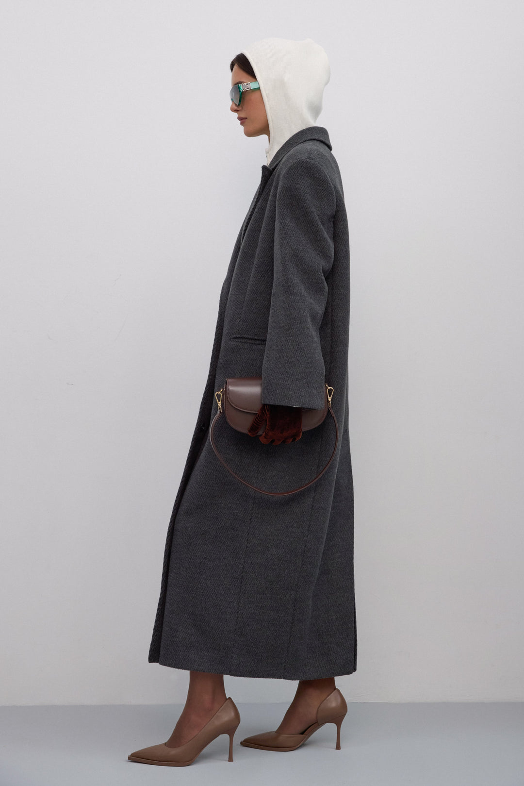 Damski długi szary płaszcz do kostek Estro.