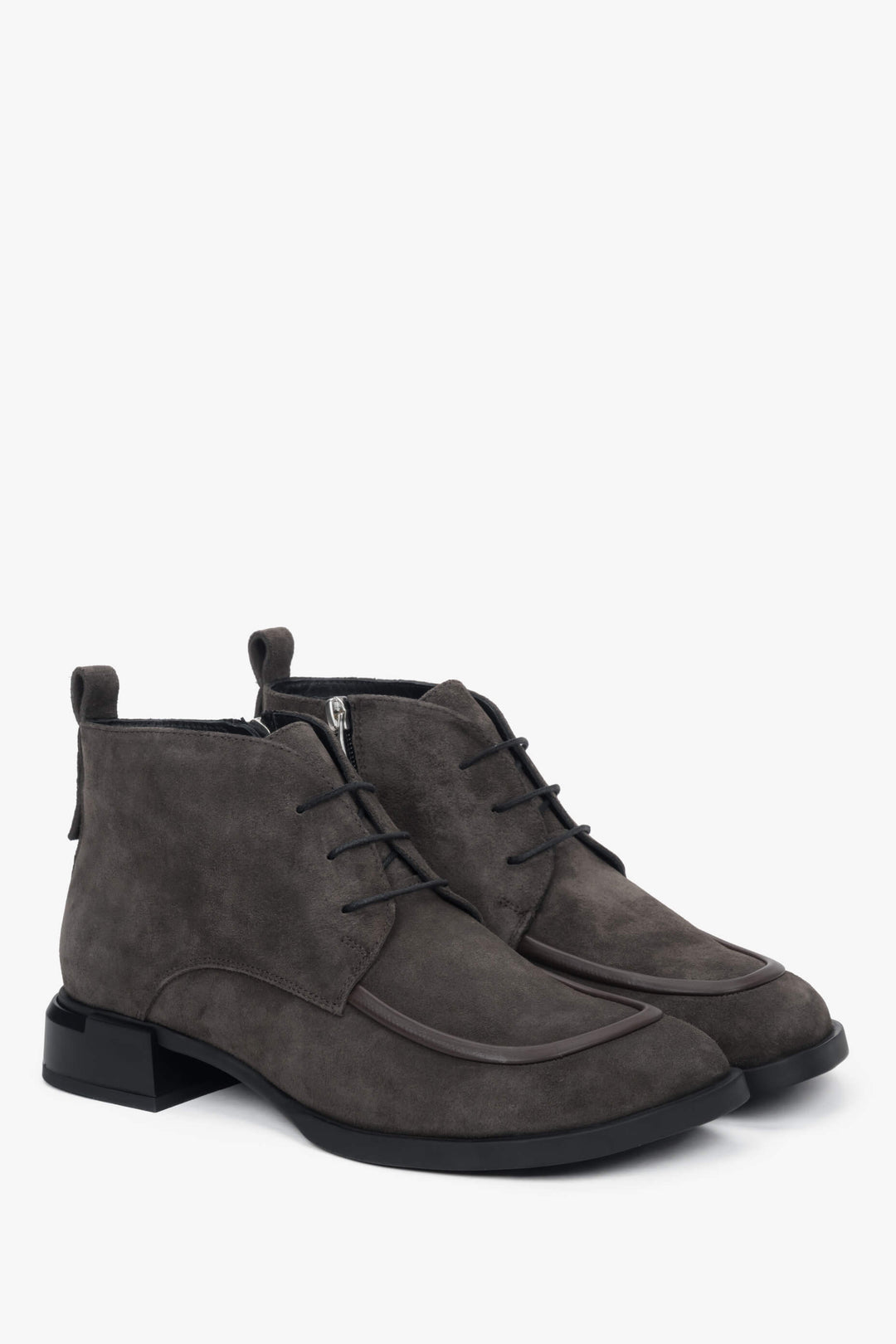 Estro ER00118240 - niskie, sznurowane botki damskie z brązowego weluru naturalnego.