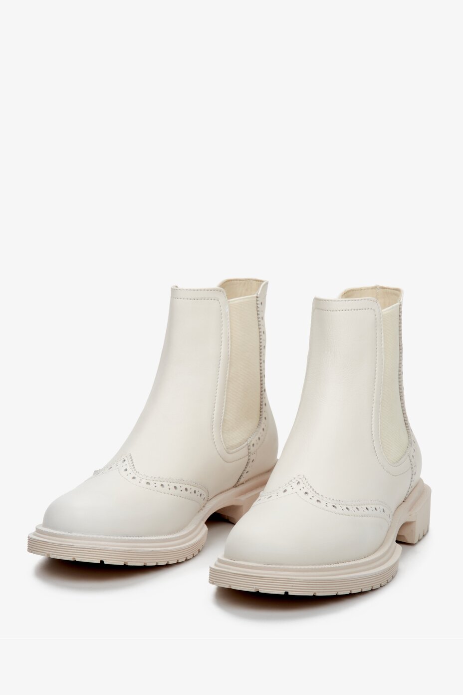 Beżowe krótkie sztyblety damskie ze skóry naturalnej na niskim obcasie ⠂Sklep Estro