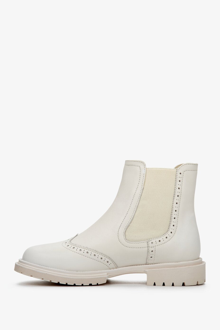 Beżowe krótkie sztyblety damskie ze skóry naturalnej na niskim obcasie ⠂Sklep Estro