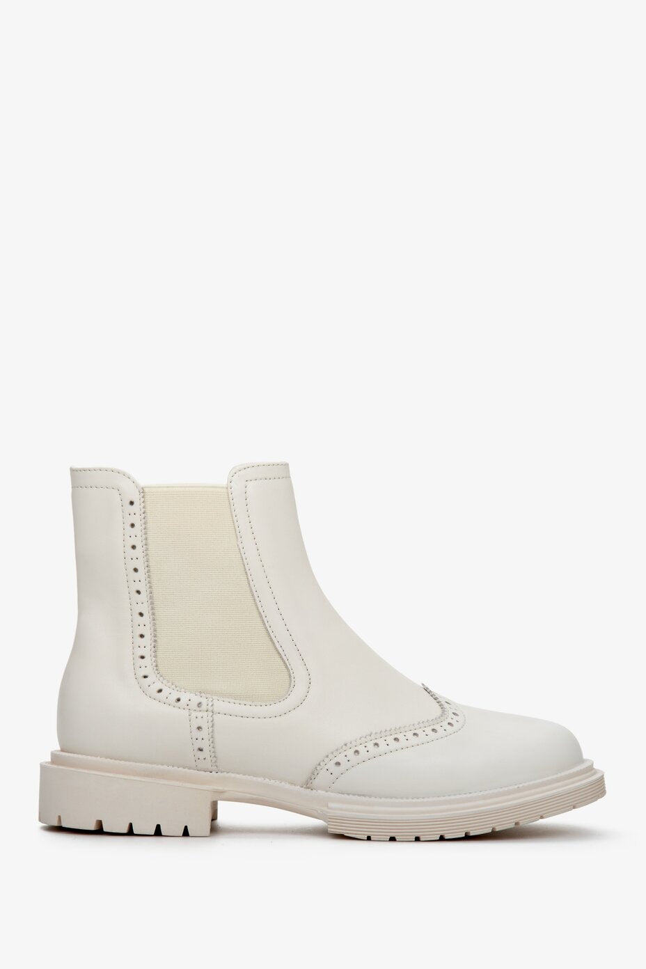 Beżowe krótkie sztyblety damskie ze skóry naturalnej na niskim obcasie ⠂Sklep Estro