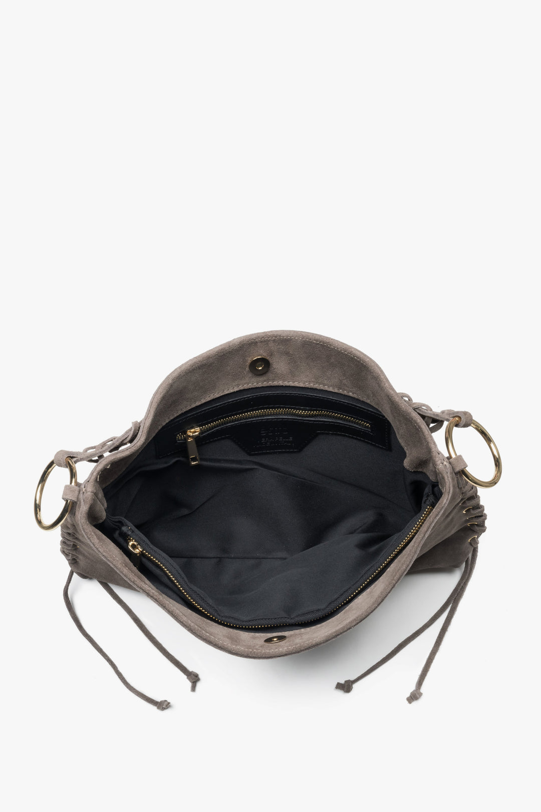 Beżowa torebka boho marki Estro z plecionym uchwytem, wykonana z luksusowego włoskiego weluru - widok z góry.