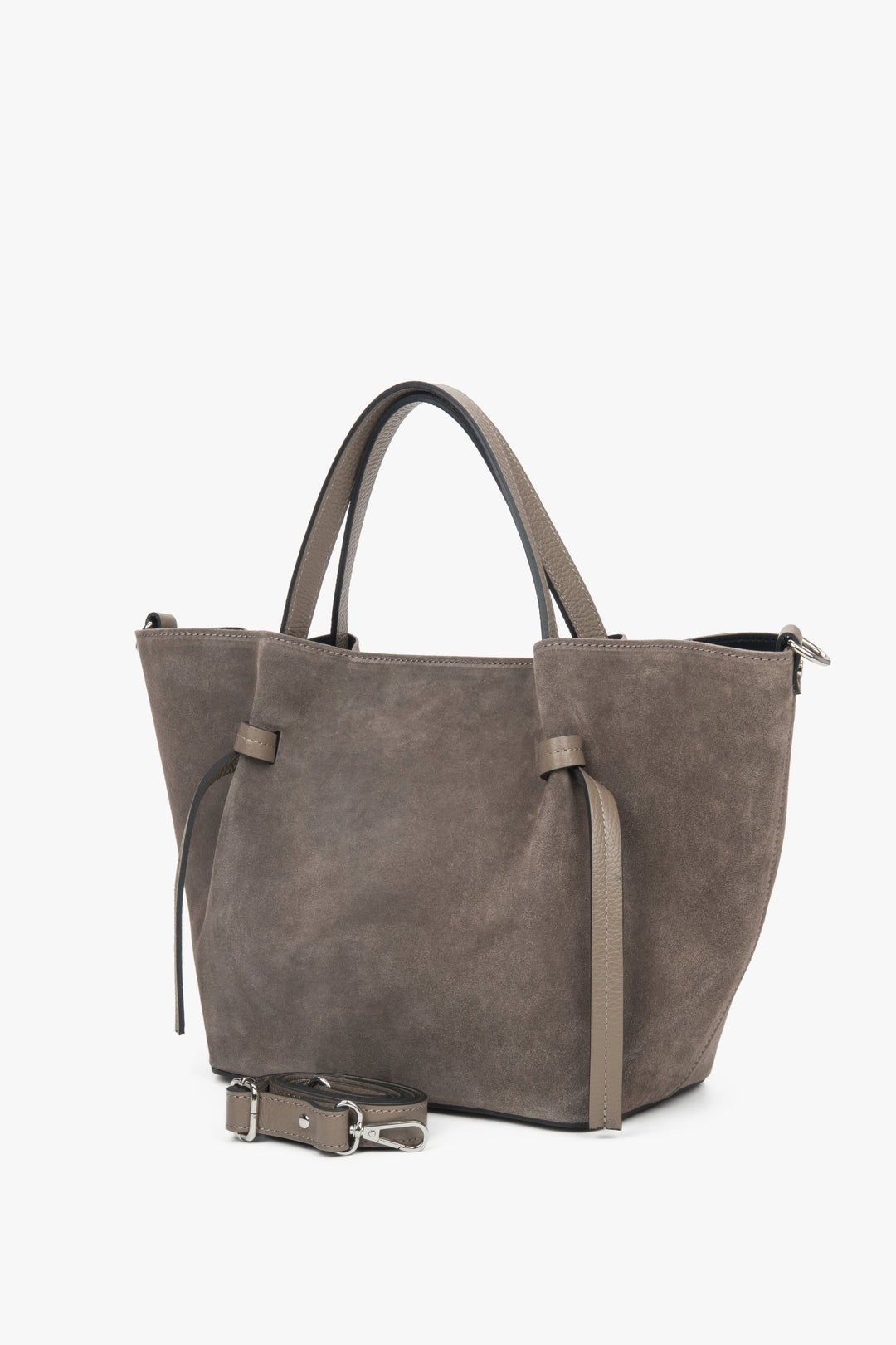 Elegancka damska torebka shopper w ciemnobeżowym odcieniu, wykonana z wysokiej jakości włoskiego weluru Premium Estro ER00118159.