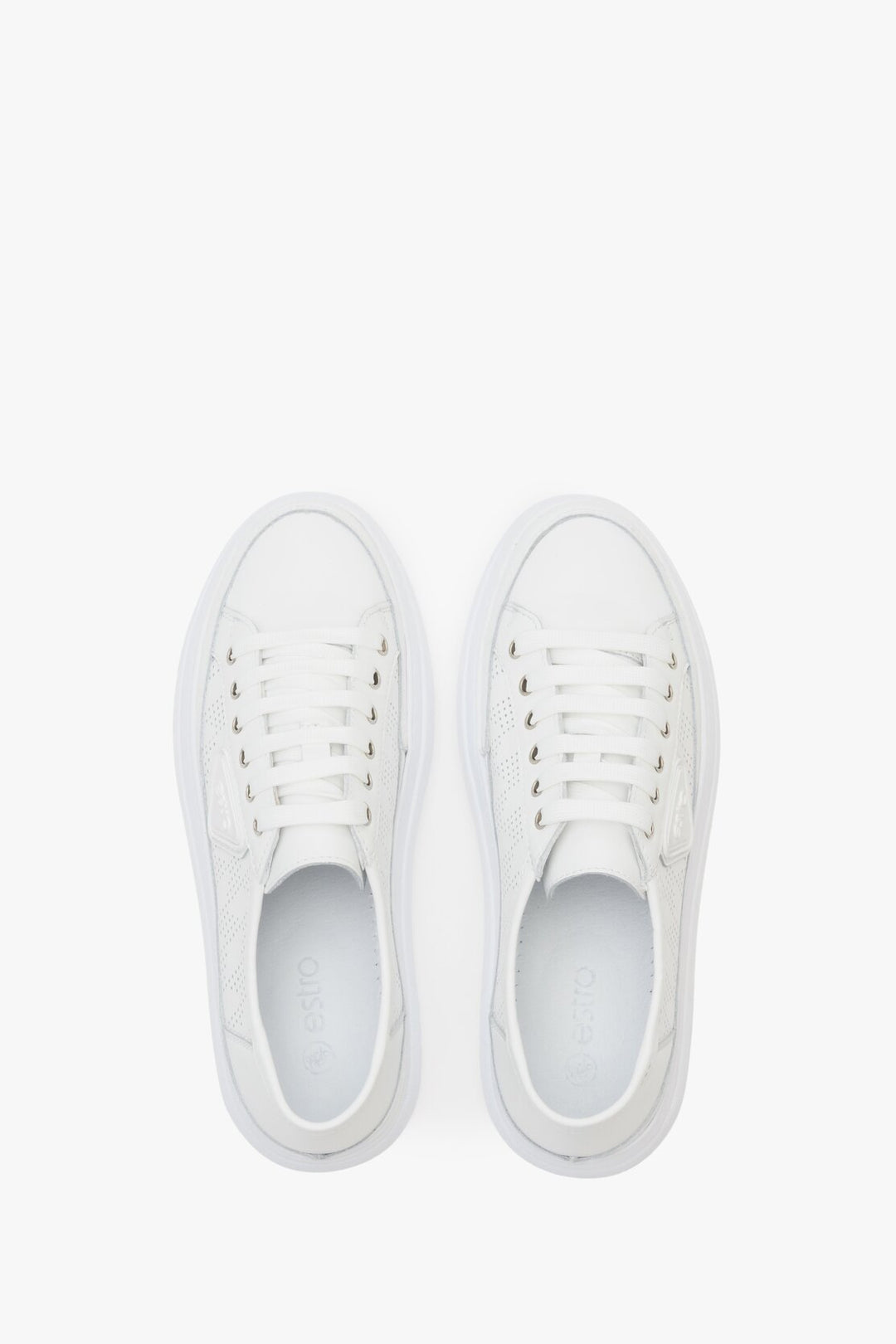 Białe trampki damskie ze skóry naturalnej z perforacją na lato Estro ER00112847