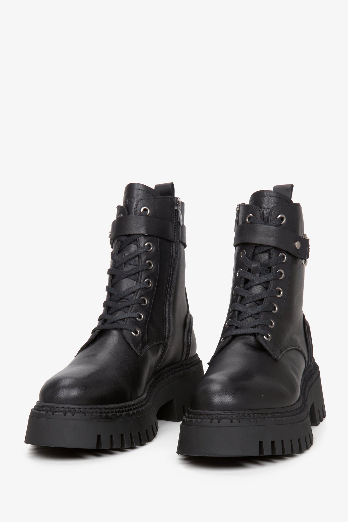 Skórzane czarne botki damskie Estro - prezentacja czubak buta.