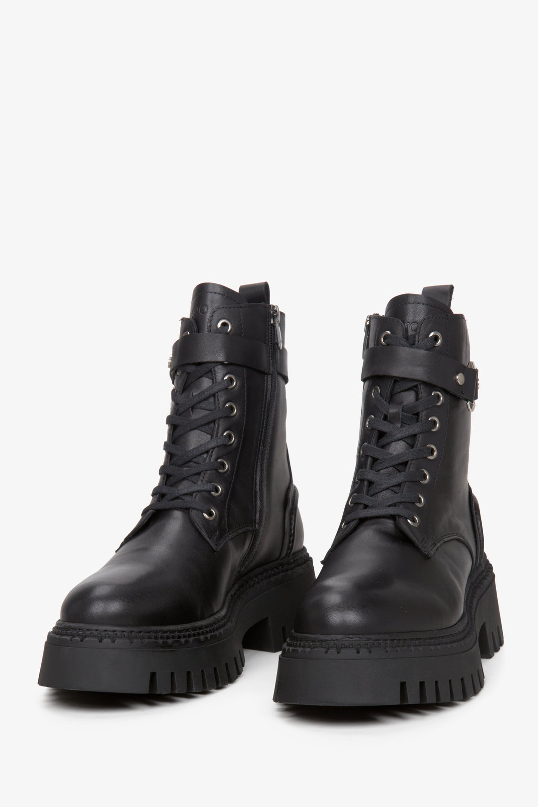 Skórzane czarne botki damskie Estro - prezentacja czubak buta.