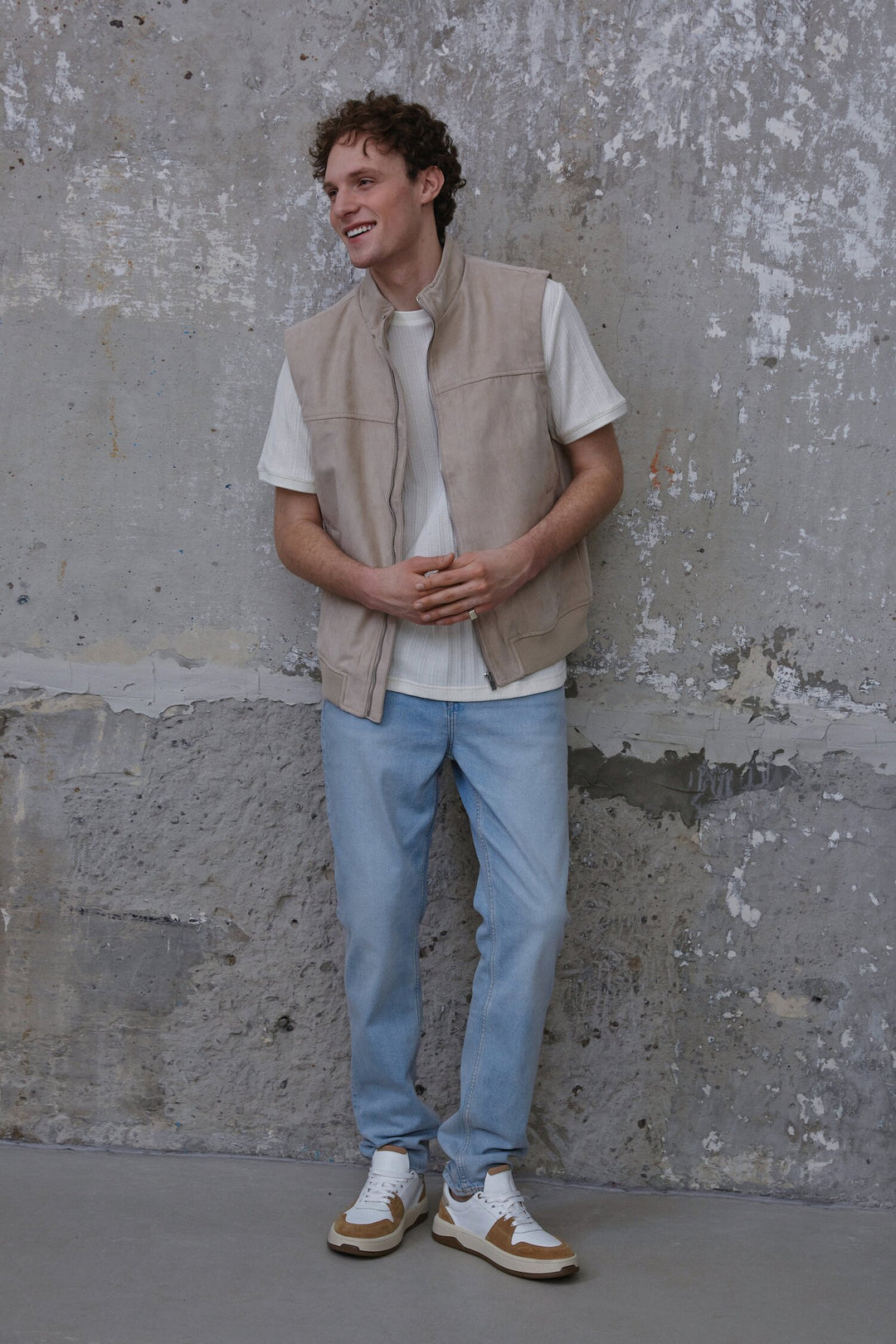 Biało-brązowe sznurowane trampki męskie z elastyczną podeszwą Estro ER00114677