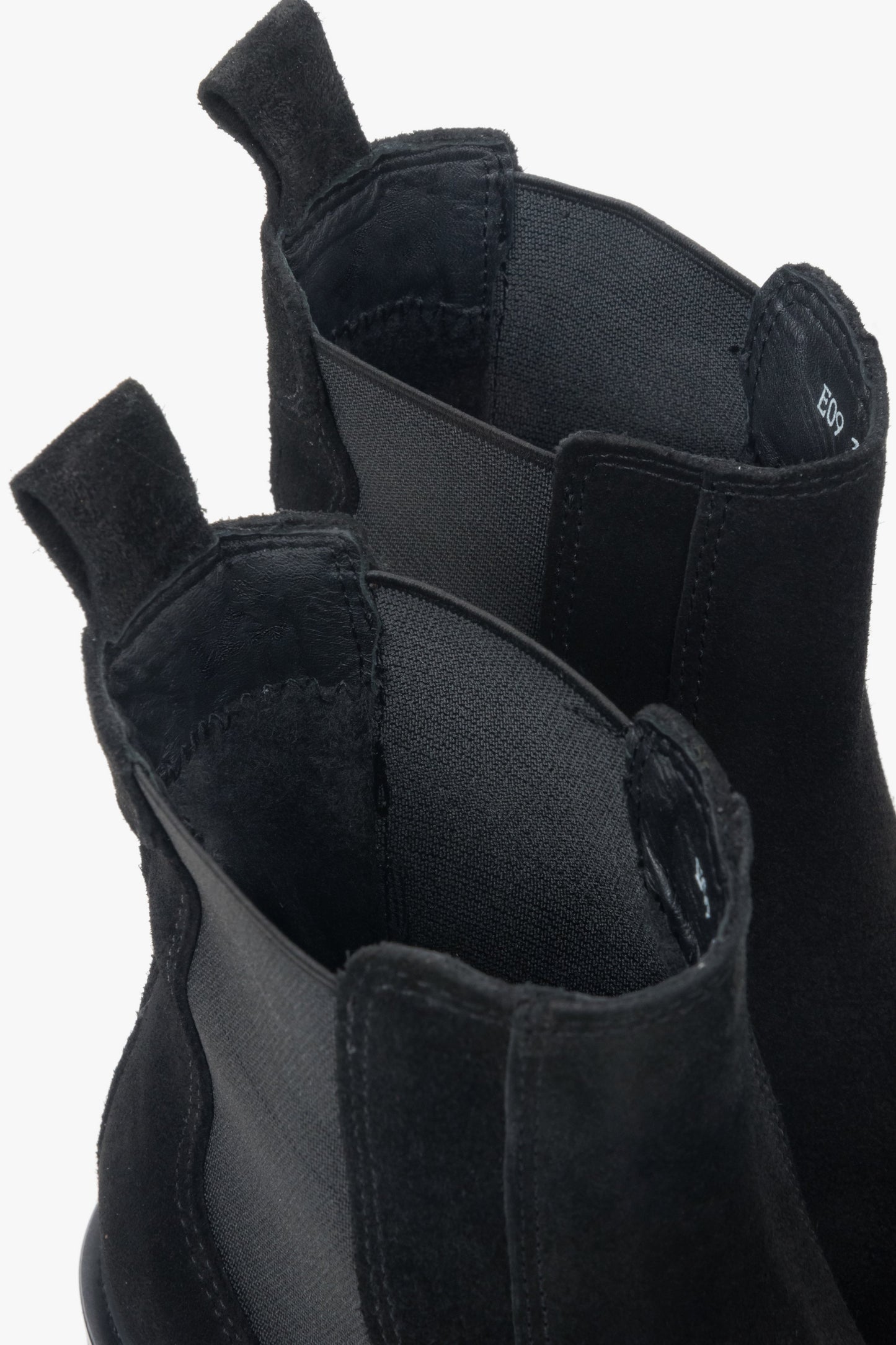 Luksusowe sztyblety damskie z wysoką cholewką, uszyte z najwyższej jakości włoskiej skóry naturalnej.