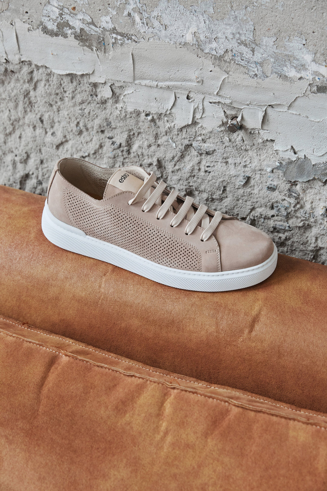 Beżowe trampki męskie ze skóry naturalnej na lato Estro ER00112618