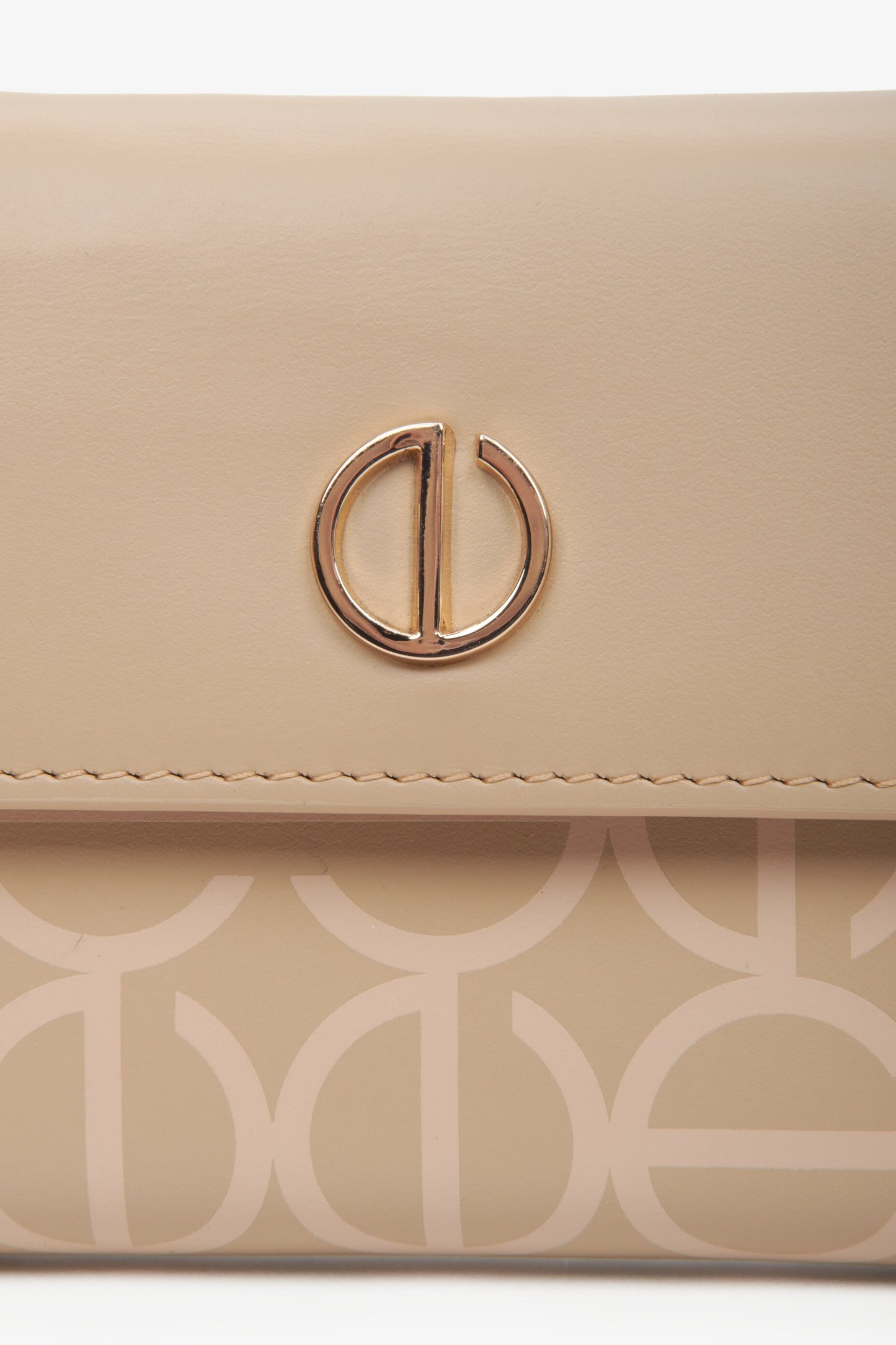 Beżowy portfel damski ze skóry naturalnej ze złotymi okuciami Estro ER00113651