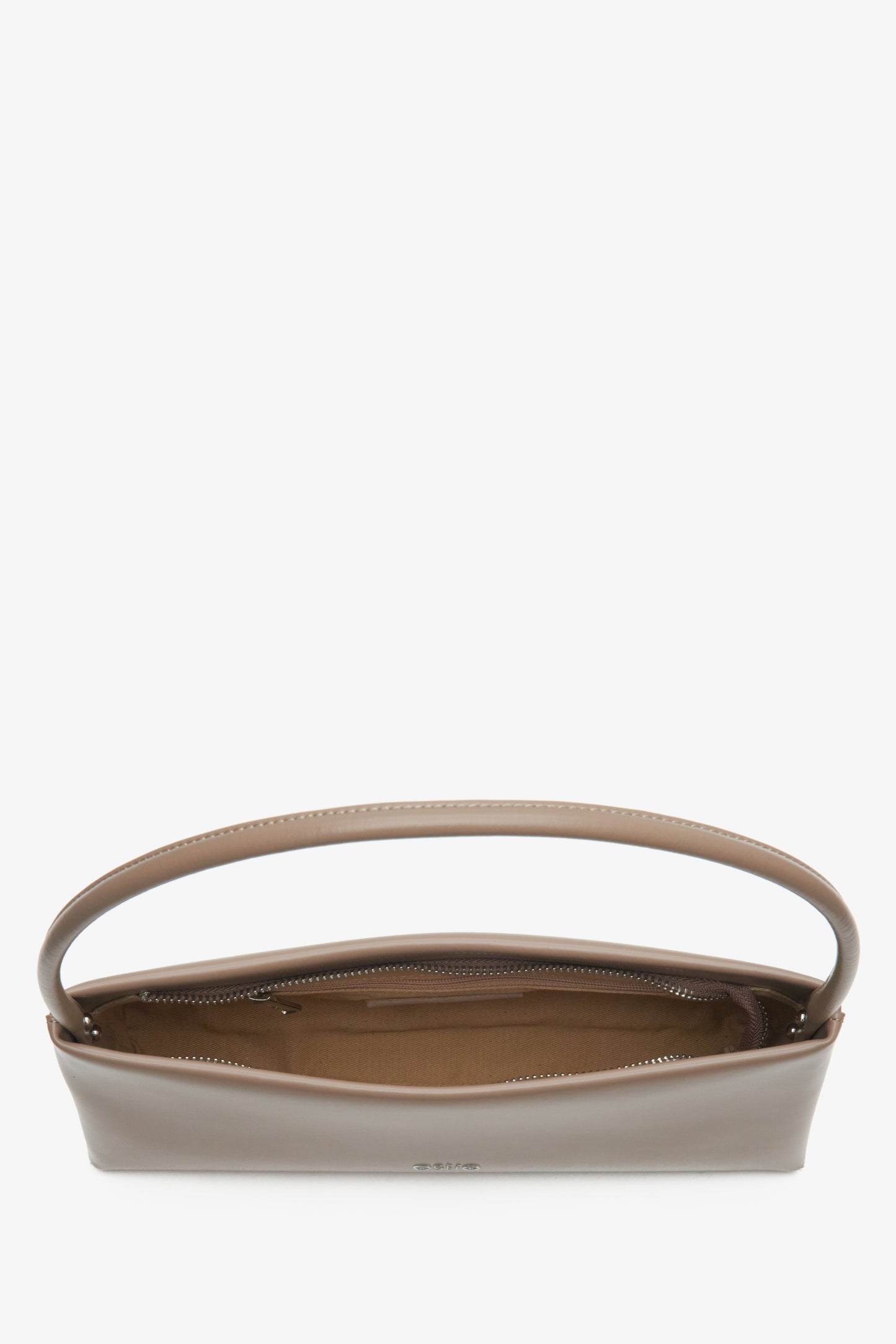 Damska skórzana torebka na ramię w kolorze beżowym Estro - zbliżenie na wnętrze.