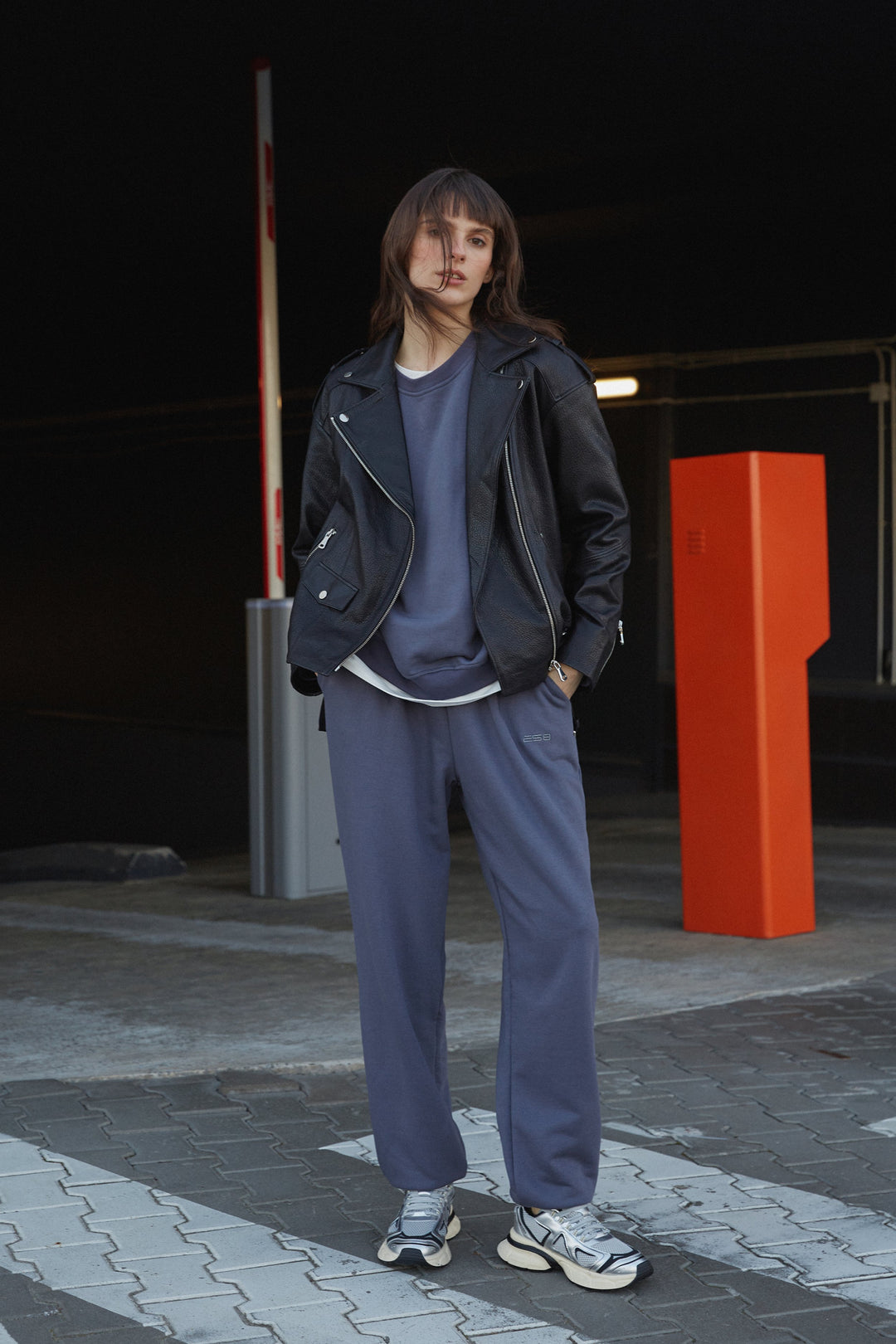 Srebrno-czarne sneakersy damskie na elastycznej platformie ES 8 ER00114598