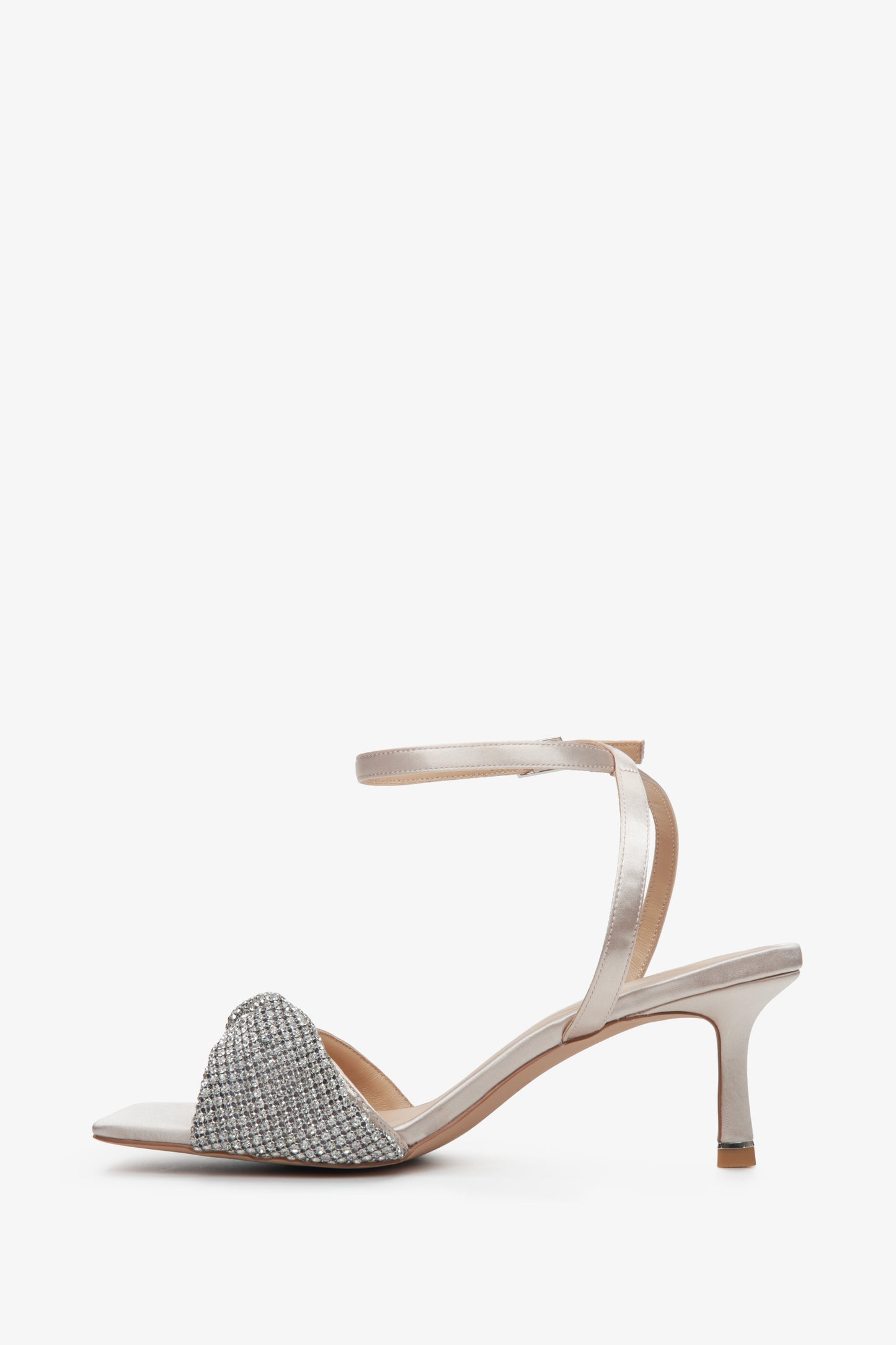 Eleganckie, beżowe sandałki damskie na obcasie ze skóry naturalnej Estro - profil buta.