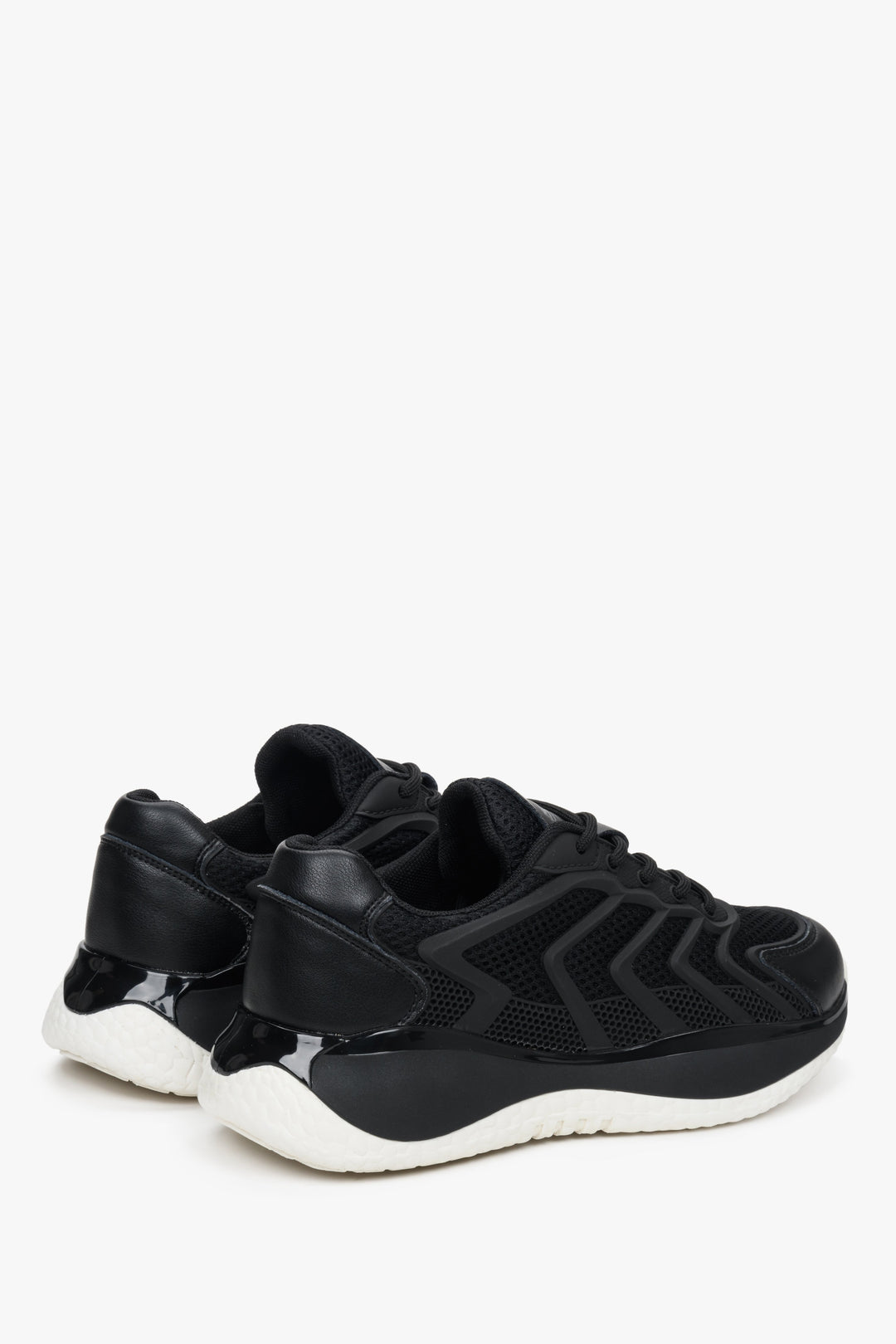 Sneakersy damskie czarnym na masywnej podeszwie w  białym kolorze ES8.