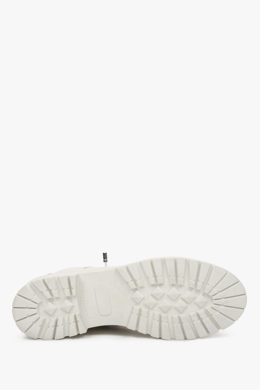 Damskie, wysokie botki damskie ze skóry naturalnej marki Estro - zbliżenie na podeszwę.