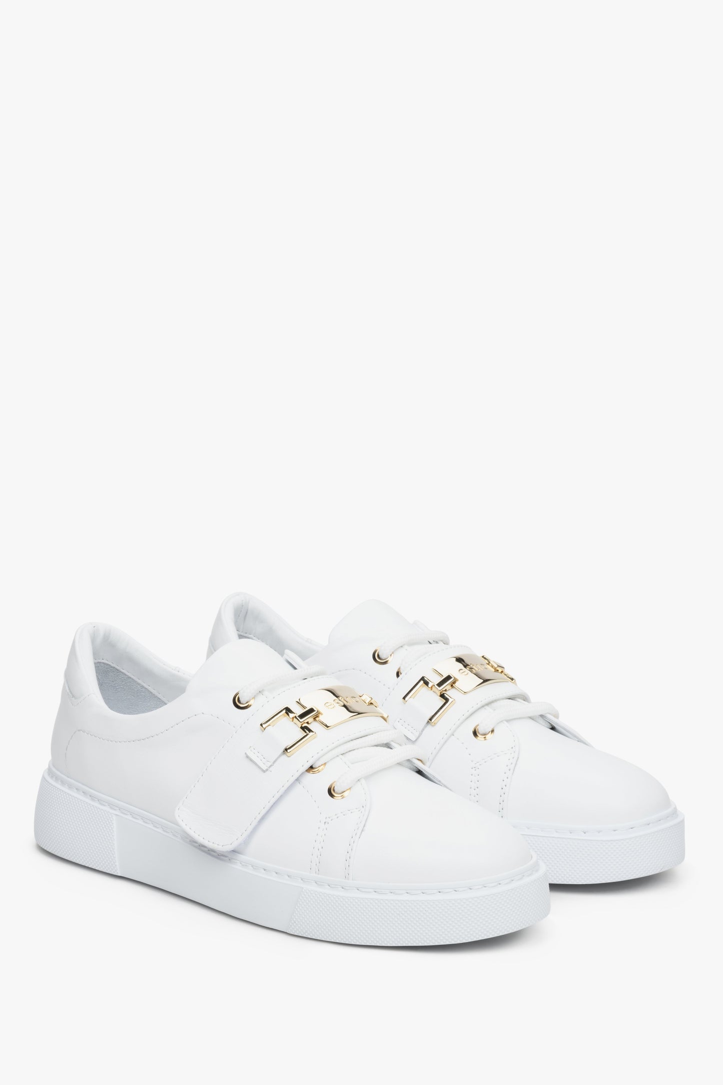 Białe skórzane trampki damskie ze złotą aplikacją Estro ER00112816