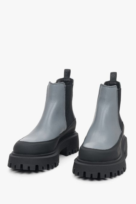 Szaro-czarne botki damskie skórzane na platformie Estro - przednia część buta.