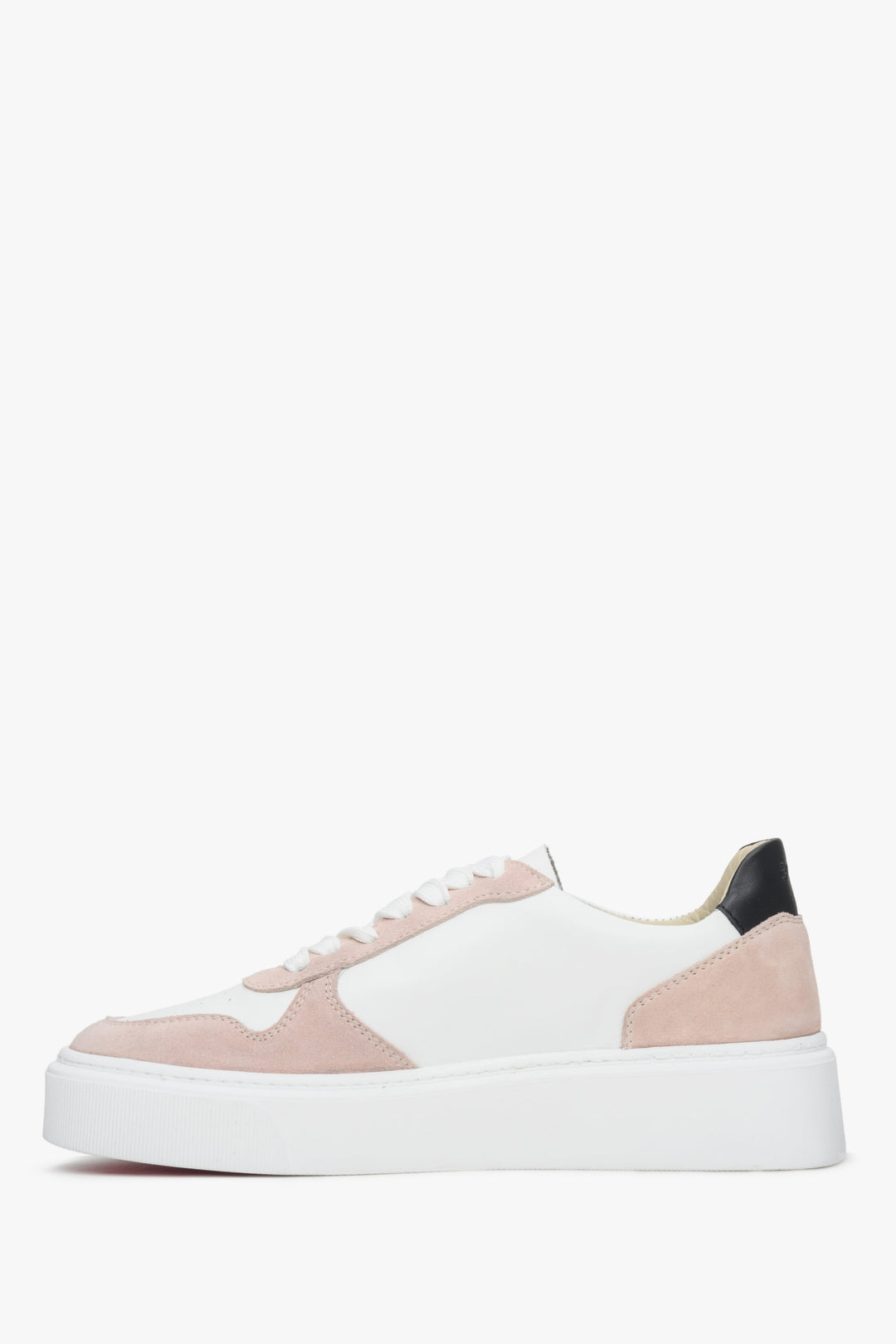Sneakersy damskie z kombinowanych materiałów, skórzano-welurowe w odcieniu bieli i różu.